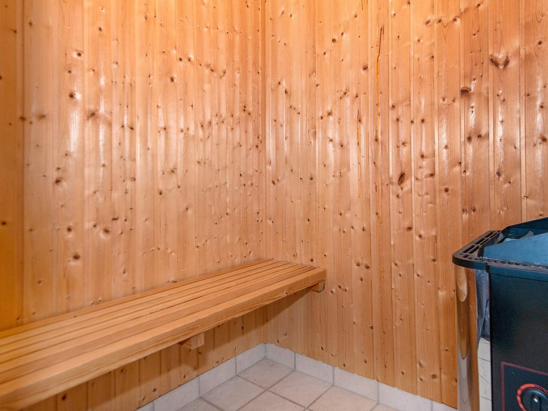 Licht vakantiehuis met sauna en whirlpool op 280m van de zee in Ulfborg - foto 36