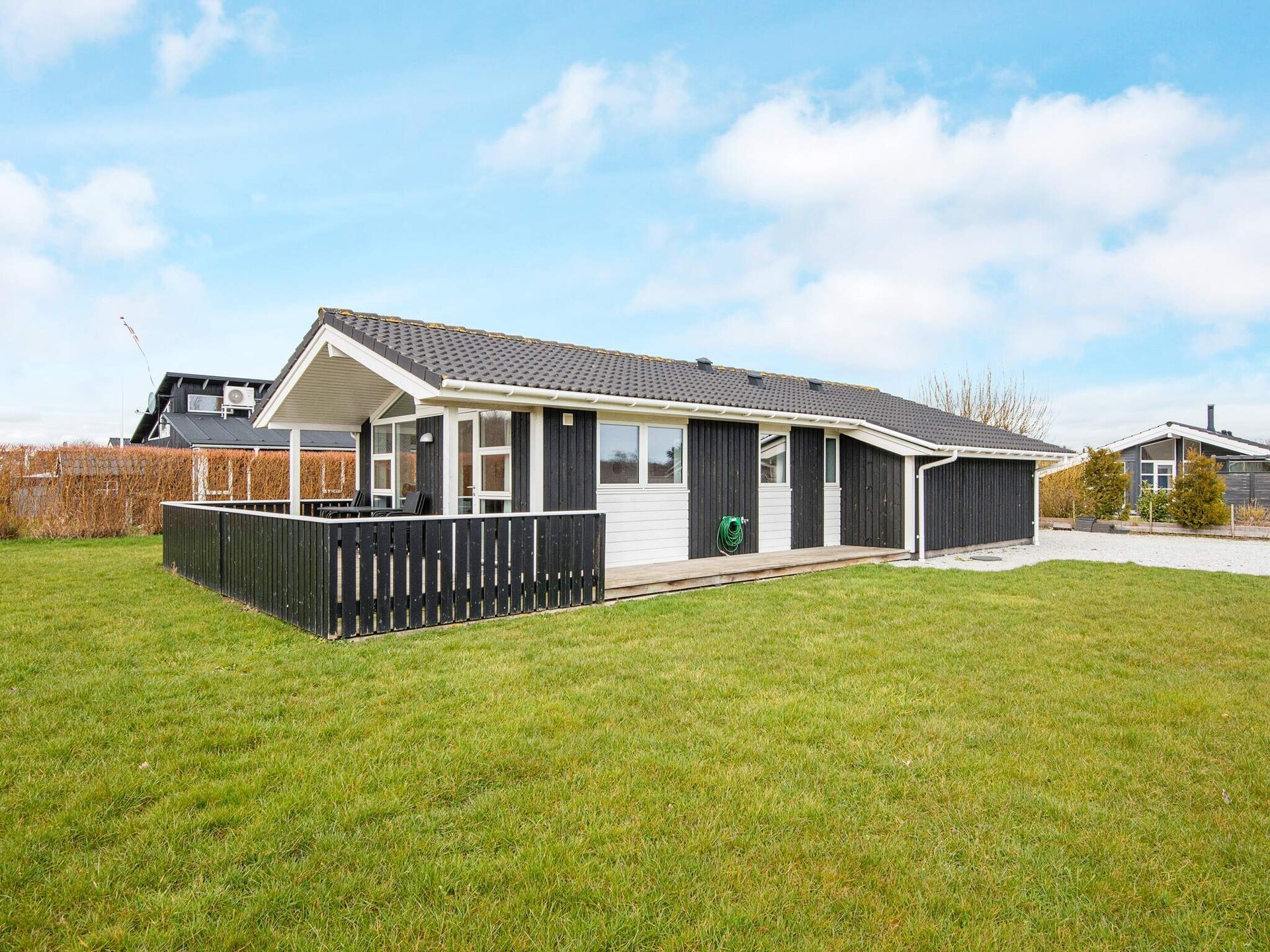 Ruim vakantiehuis met sauna en zonnig terras op 500 meter van zee - foto 2