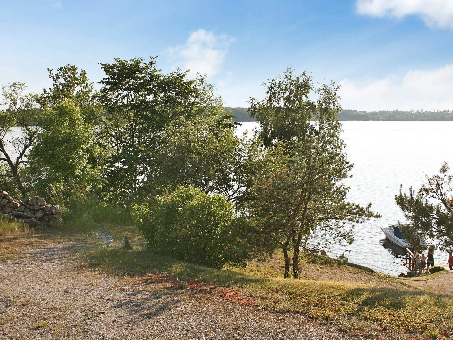 Knus vakantiehuisje aan de golfbaan bij Stockholm – 80m tot het meer - foto 13