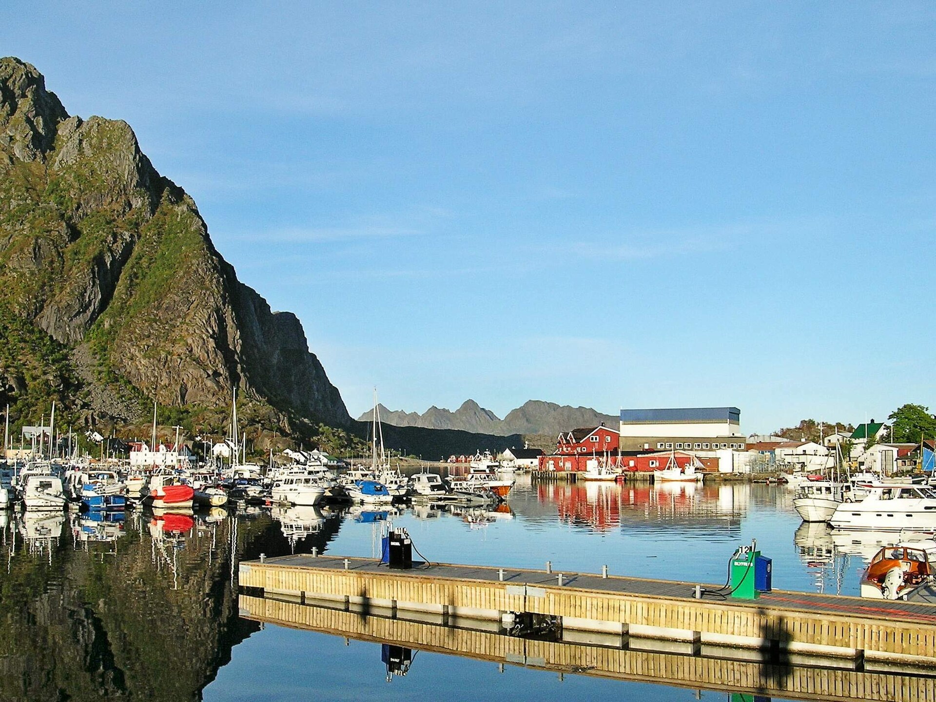 Vrijstaand vakantiehuis aan de rand van Svolvær, vlakbij wandelpaden en fjord - foto 2