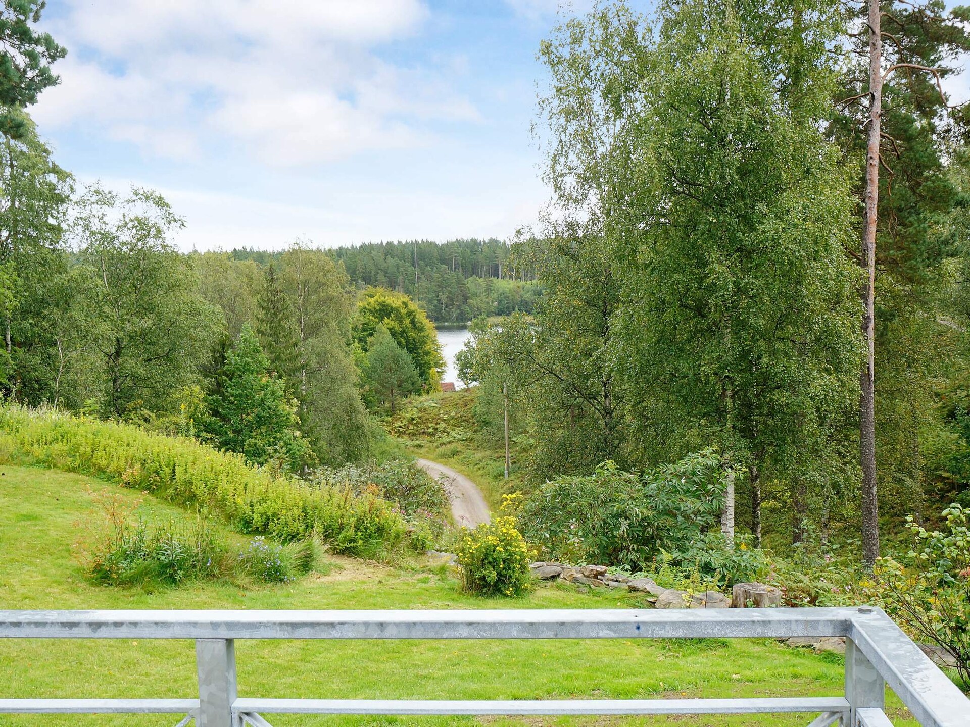 Sfeervol vakantiehuis met uitzicht op bos en meer nabij Borås - foto 5