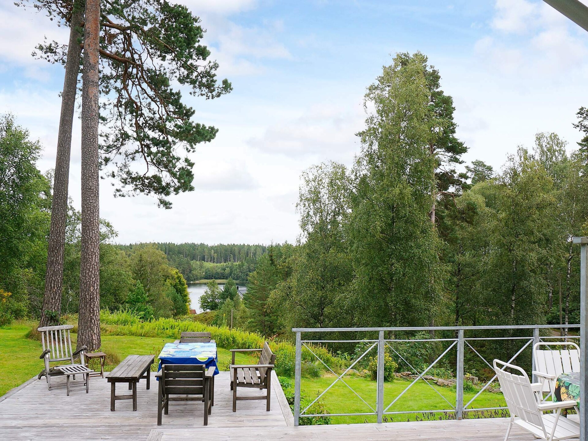 Sfeervol vakantiehuis met uitzicht op bos en meer nabij Borås - foto 3