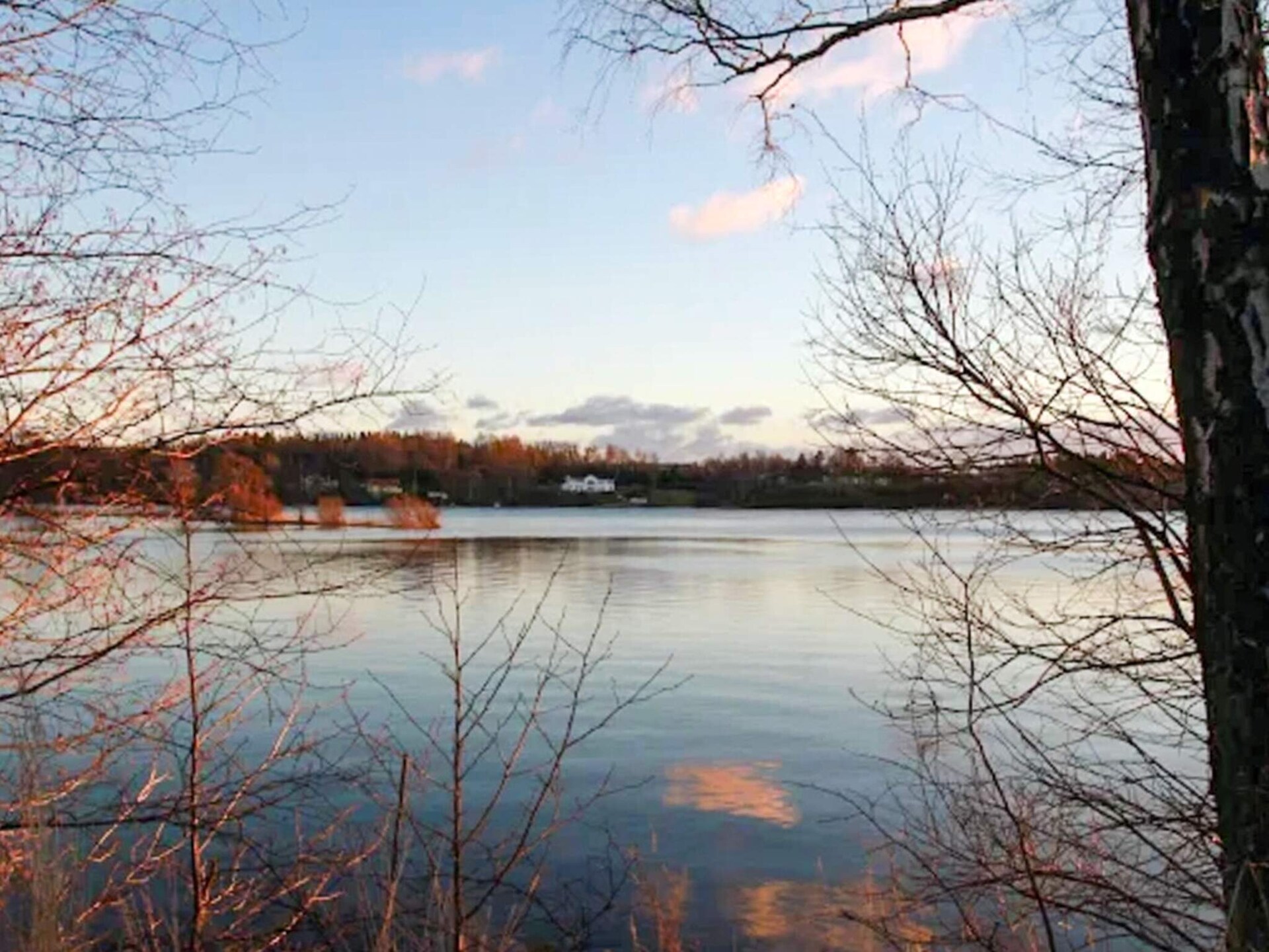 Sfeervol vakantiehuis met uitzicht op bos en meer nabij Borås - foto 27