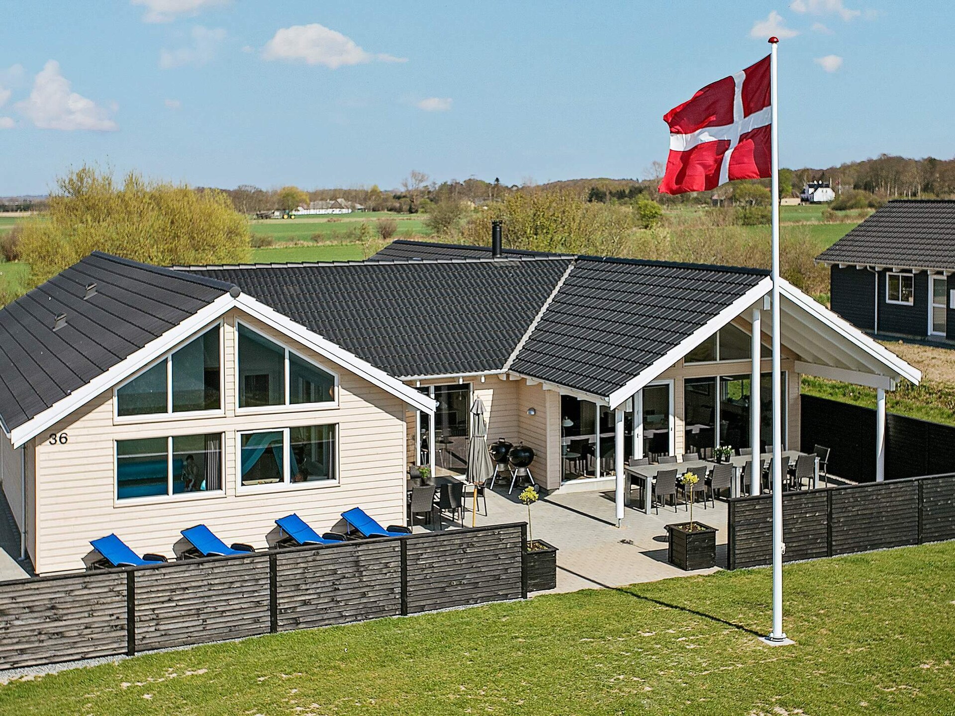 Groot vakantiehuis met zwembad en sauna vlakbij zee in Bogense - foto 1