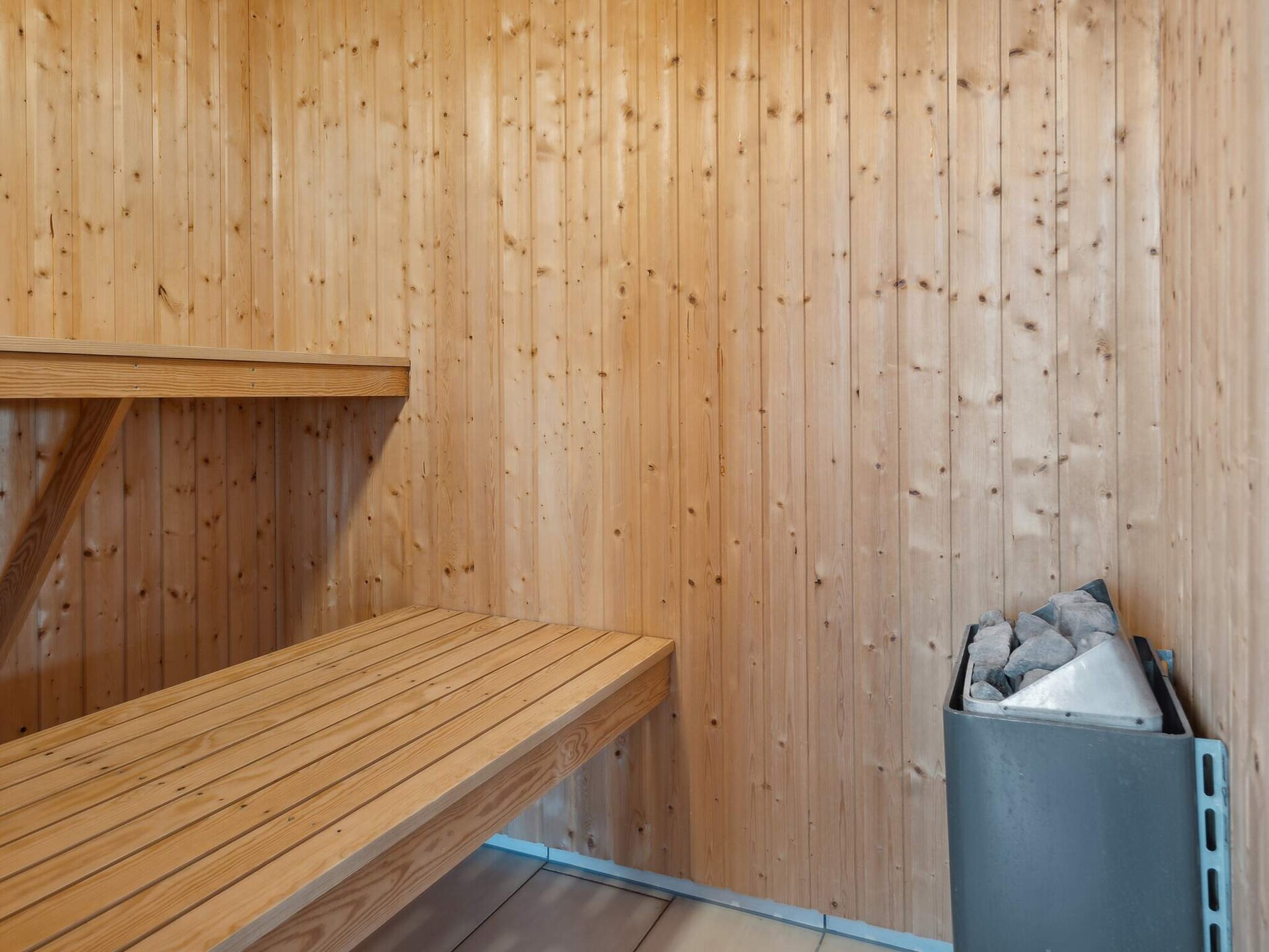 Groot vakantiehuis voor 16 personen met zwembad en sauna, vlakbij zee - foto 32