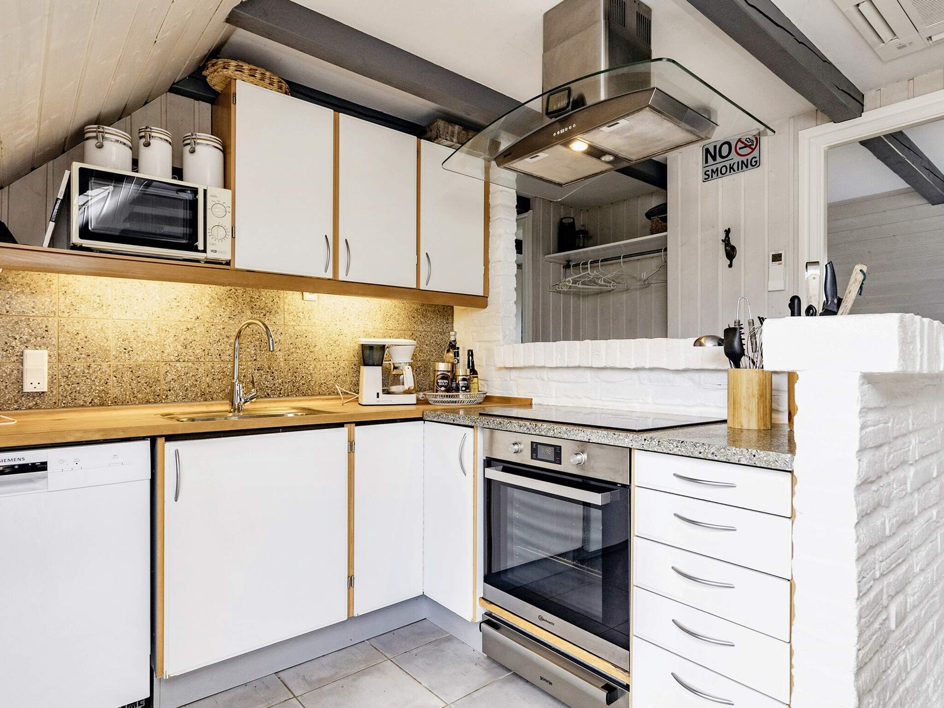 Sfeervol rietgedekt vakantiehuis met whirlpool op 200 meter van de zee in Jerup - foto 15