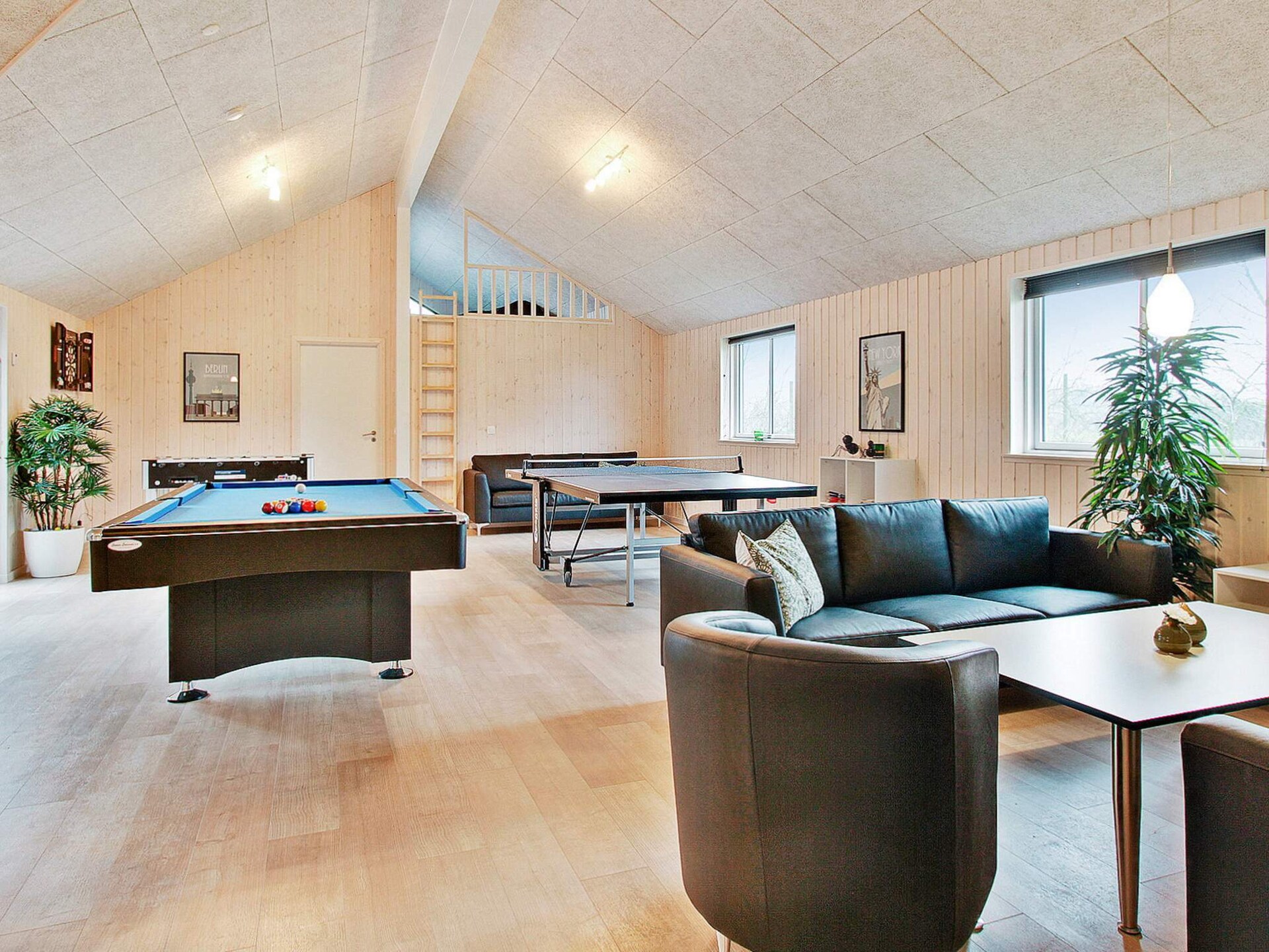 Op 950 m van zee: ruim vakantiehuis in Kappeln voor 24 personen · 298 m² - foto 8