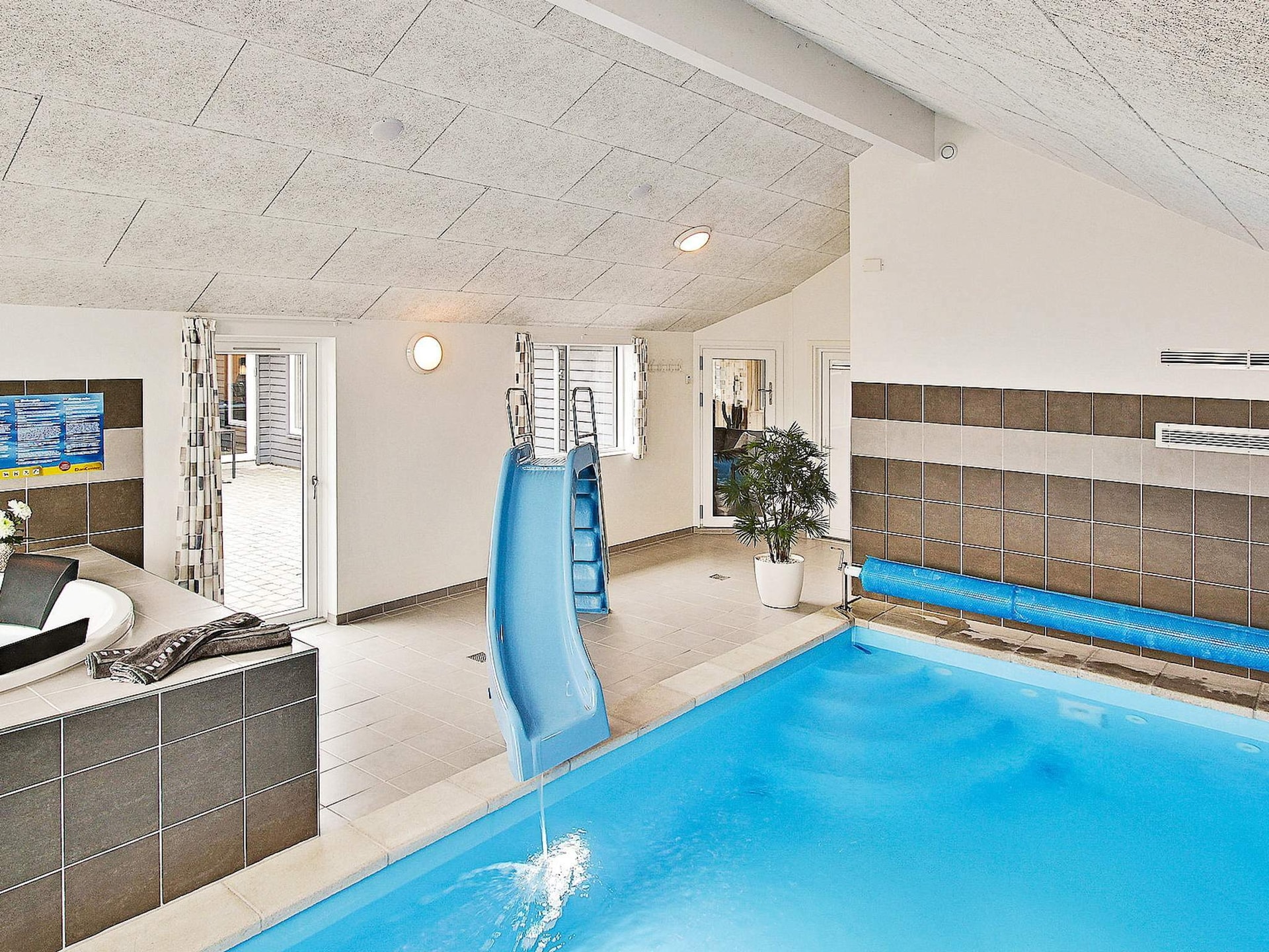 Op 950 m van zee: ruim vakantiehuis in Kappeln voor 20 personen - foto 4