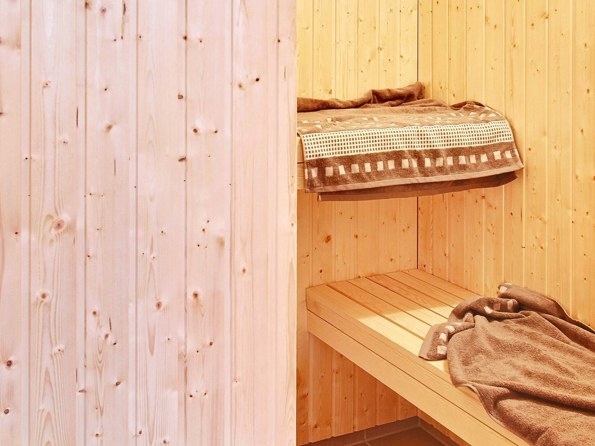 Luxe vakantiehuis met privézwembad en sauna op 900 meter van het strand - foto 13