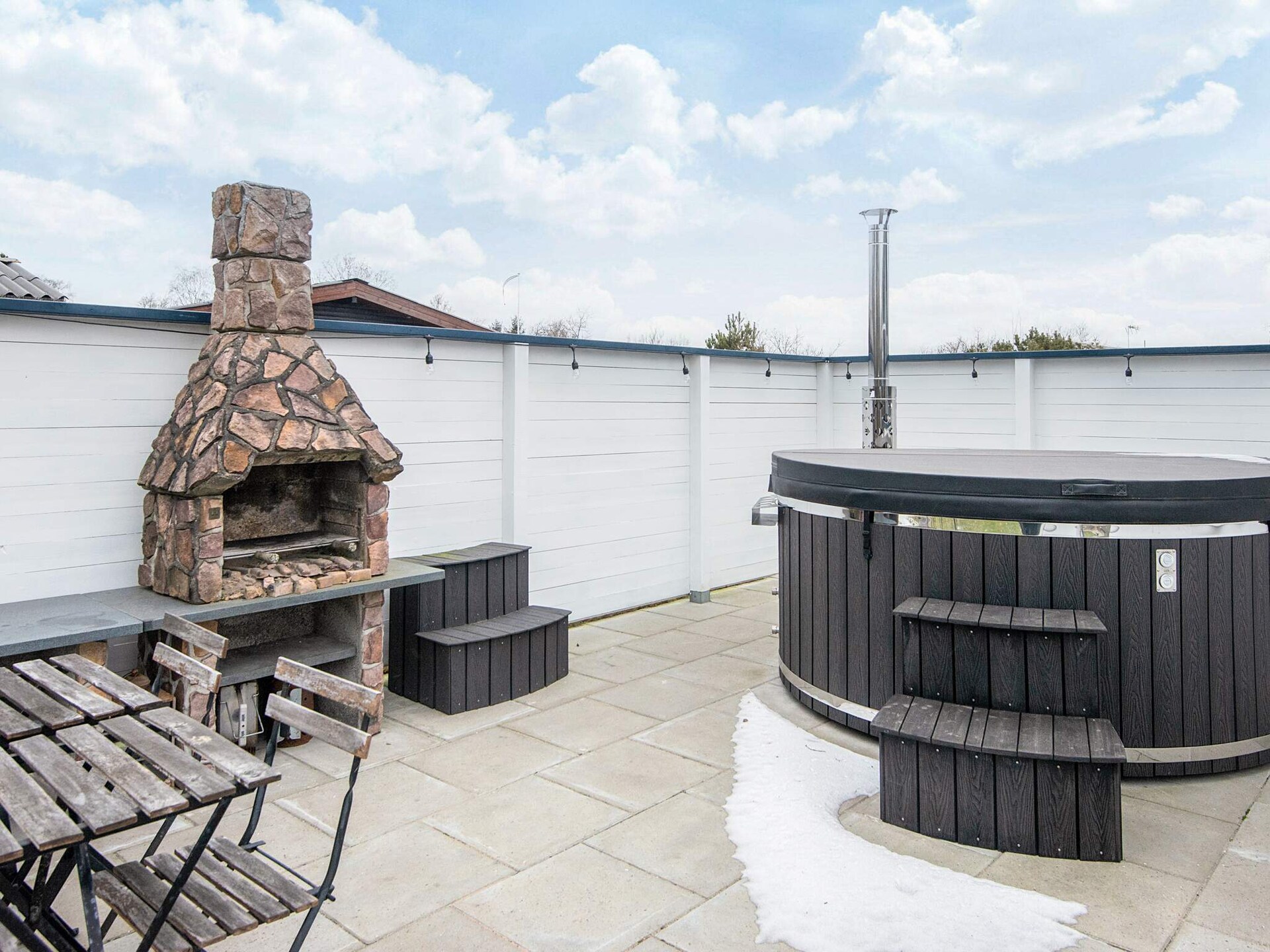 Sfeervol gerenoveerd vakantiehuis met houtgestookte hot tub op 400m van zee - foto 38