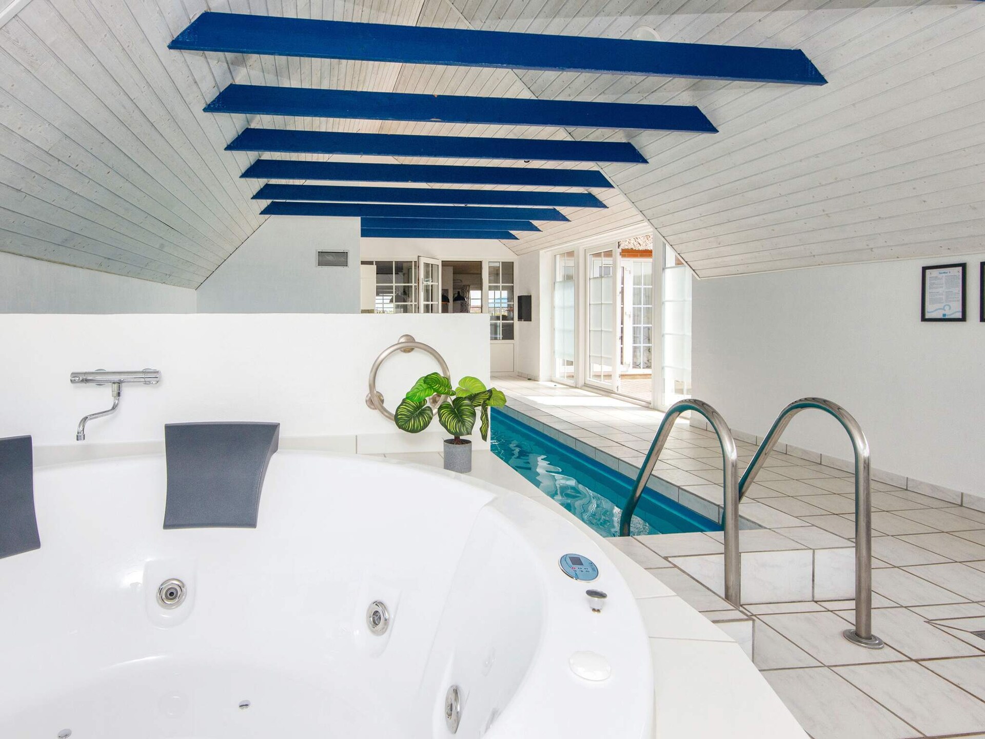 Energiezuinig vakantiehuis voor 12 personen met zwembad, sauna en zee op 50 meter - foto 13