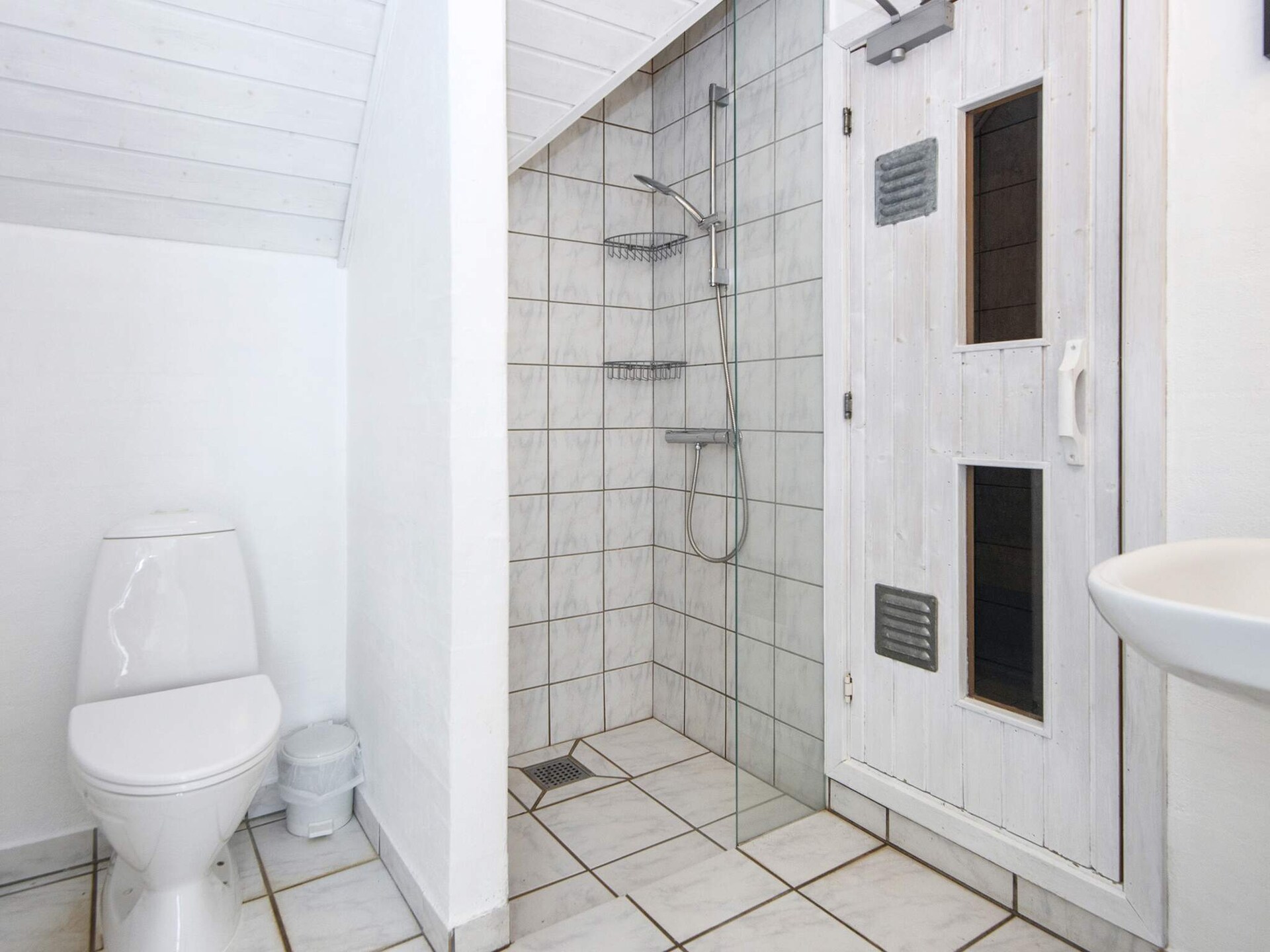 Energiezuinig vakantiehuis voor 12 personen met zwembad, sauna en zee op 50 meter - foto 31