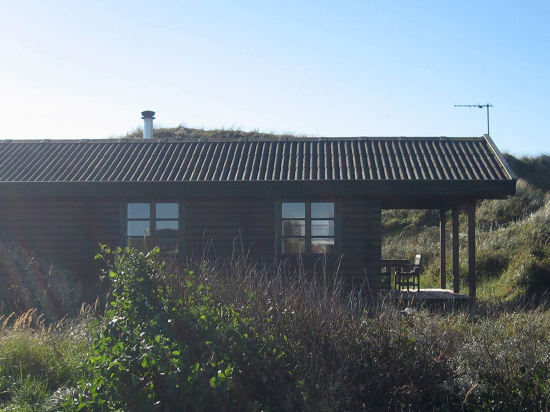 Knus houten huis in de duinen bij Tornby Strand op 500 meter - foto 16