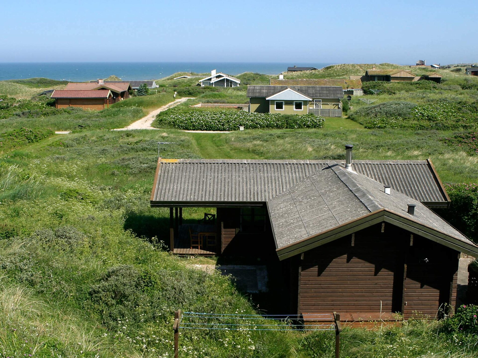 Knus houten huis in de duinen bij Tornby Strand op 500 meter - foto 31