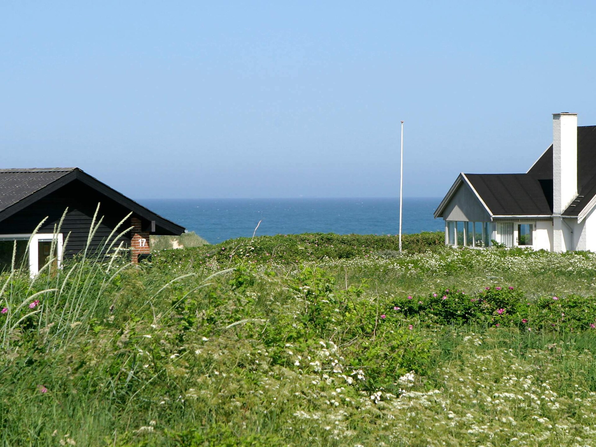 Knus houten huis in de duinen bij Tornby Strand op 500 meter - foto 32