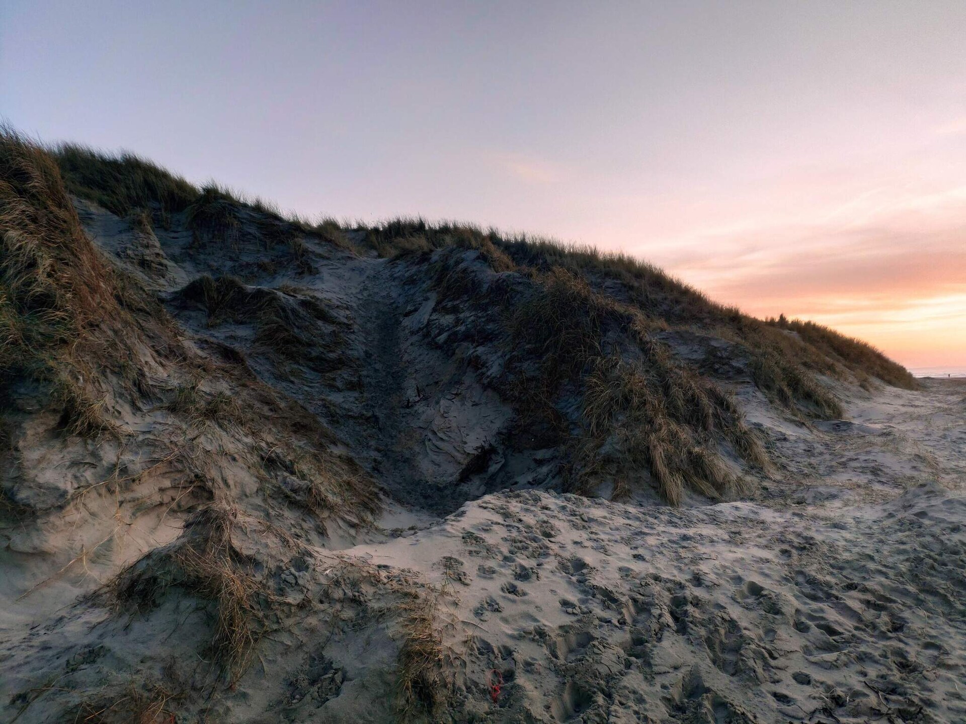 Knus houten huis in de duinen bij Tornby Strand op 500 meter - foto 6