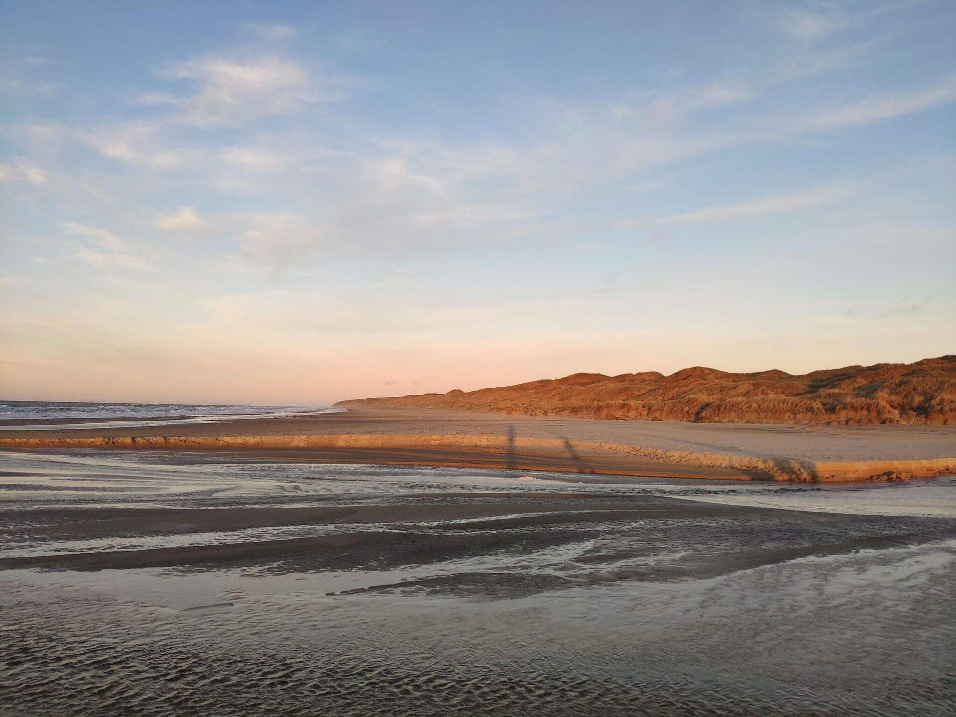 Knus houten huis in de duinen bij Tornby Strand op 500 meter - foto 15