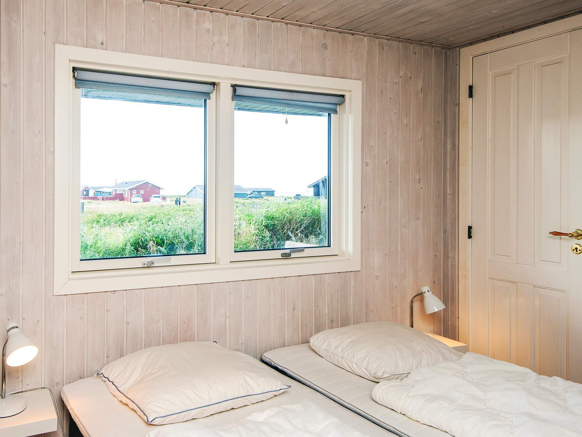 Licht vakantiehuis met zeezicht op 200 meter van Nørlev Strand - foto 32