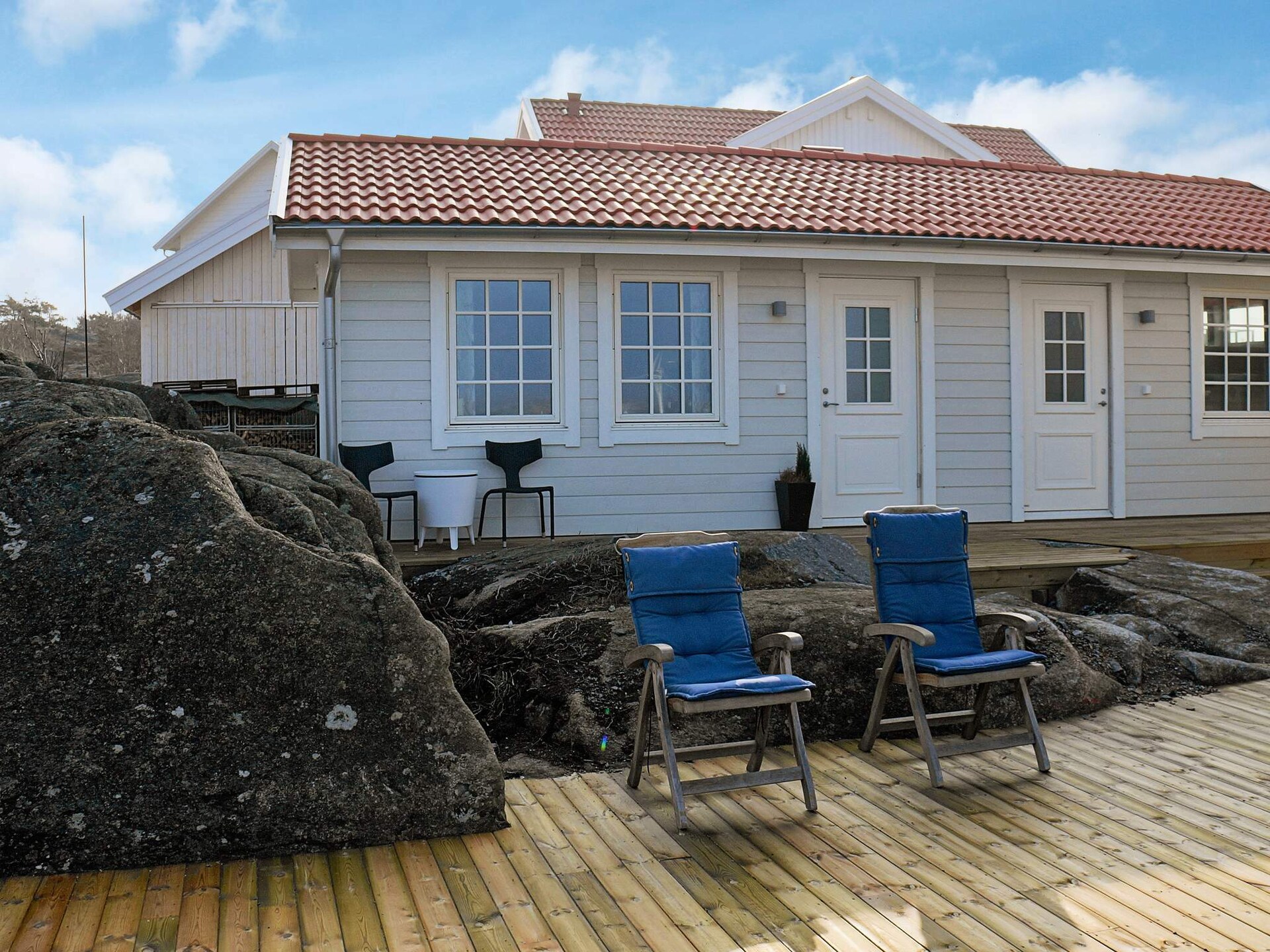 Klein maar fijn vakantiehuis met panoramisch zeezicht op Tjörn - foto 3