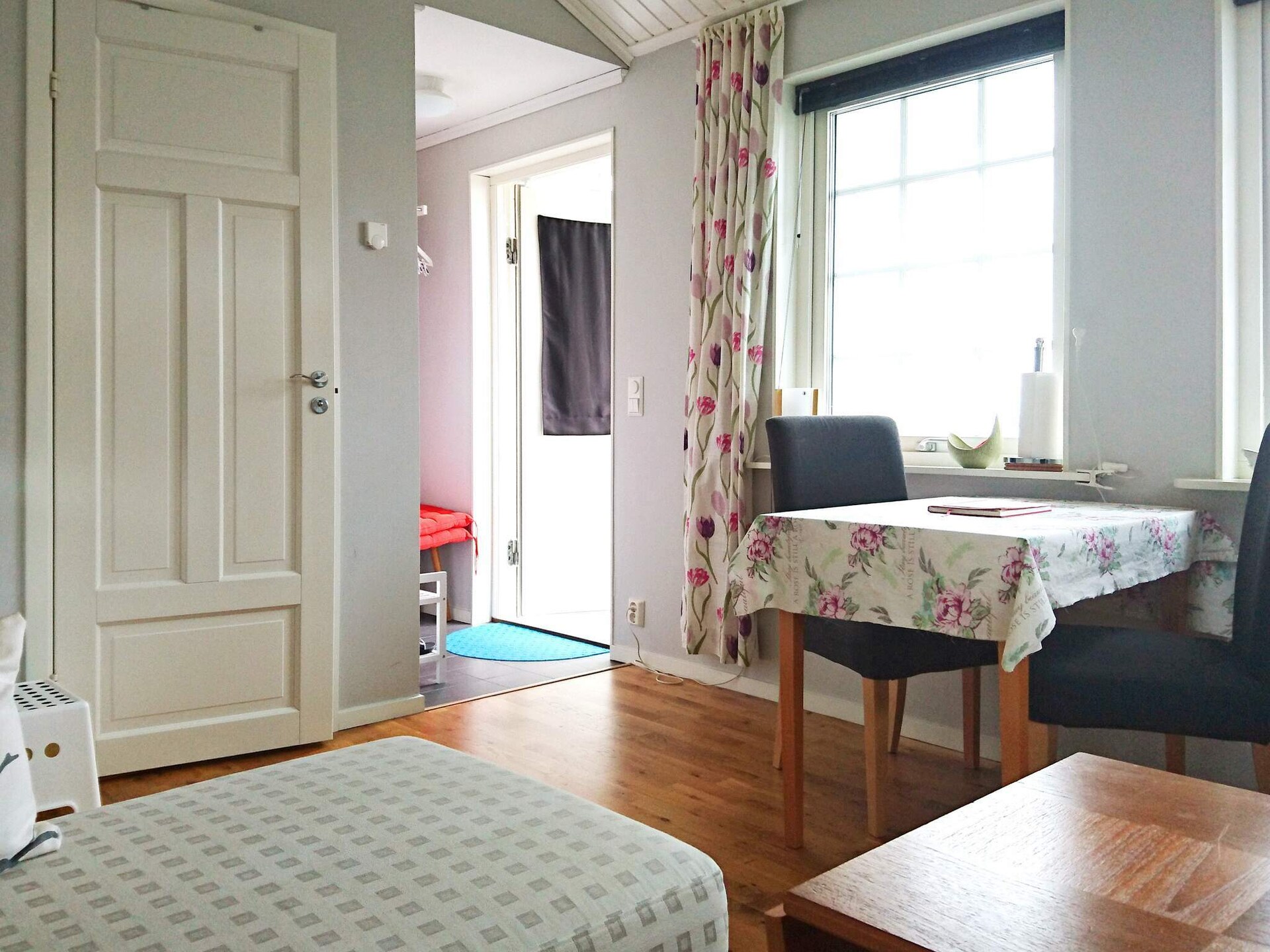 Klein maar fijn vakantiehuis met panoramisch zeezicht op Tjörn - foto 10