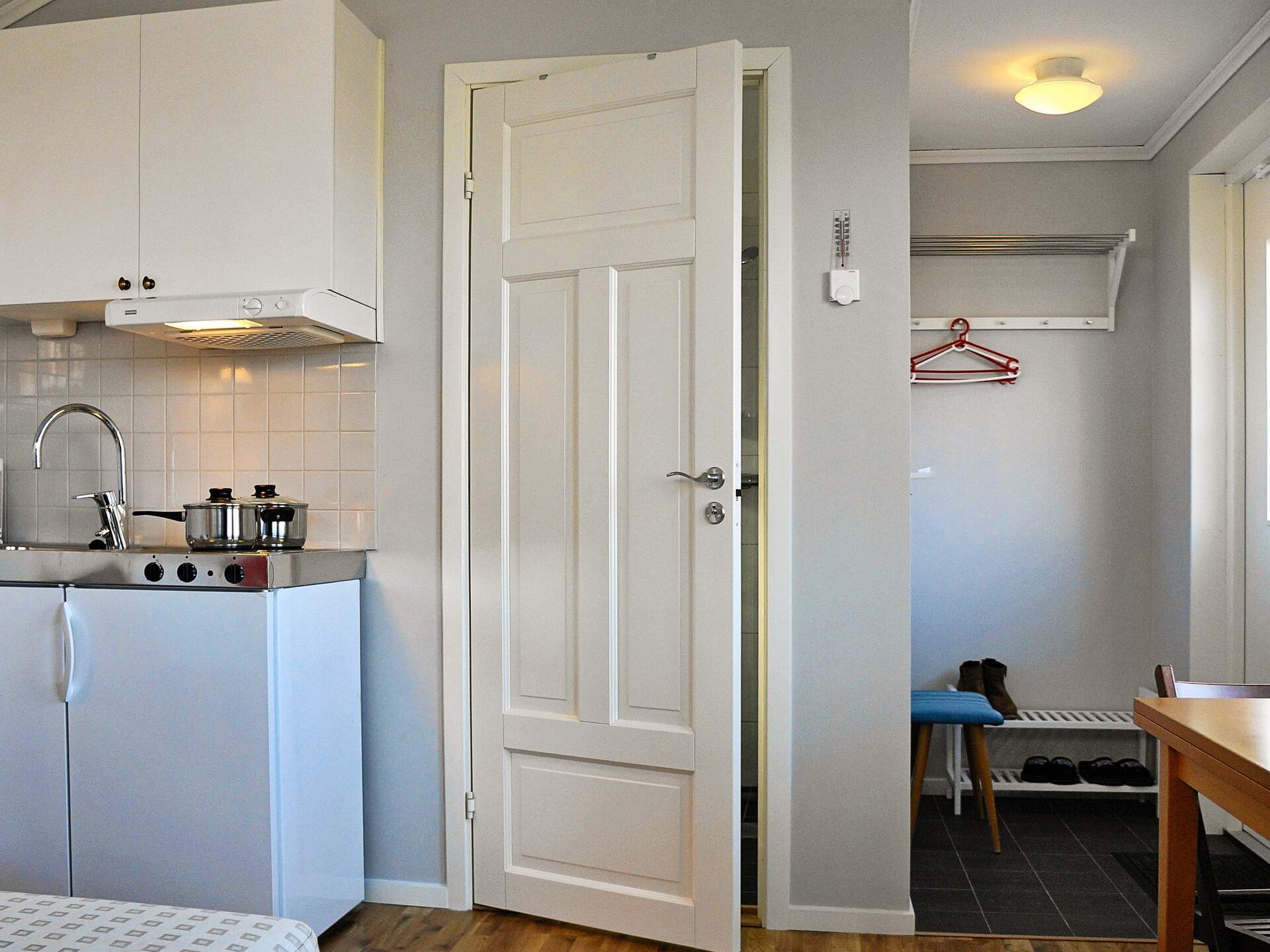 Klein maar fijn vakantiehuis met panoramisch zeezicht op Tjörn - foto 11
