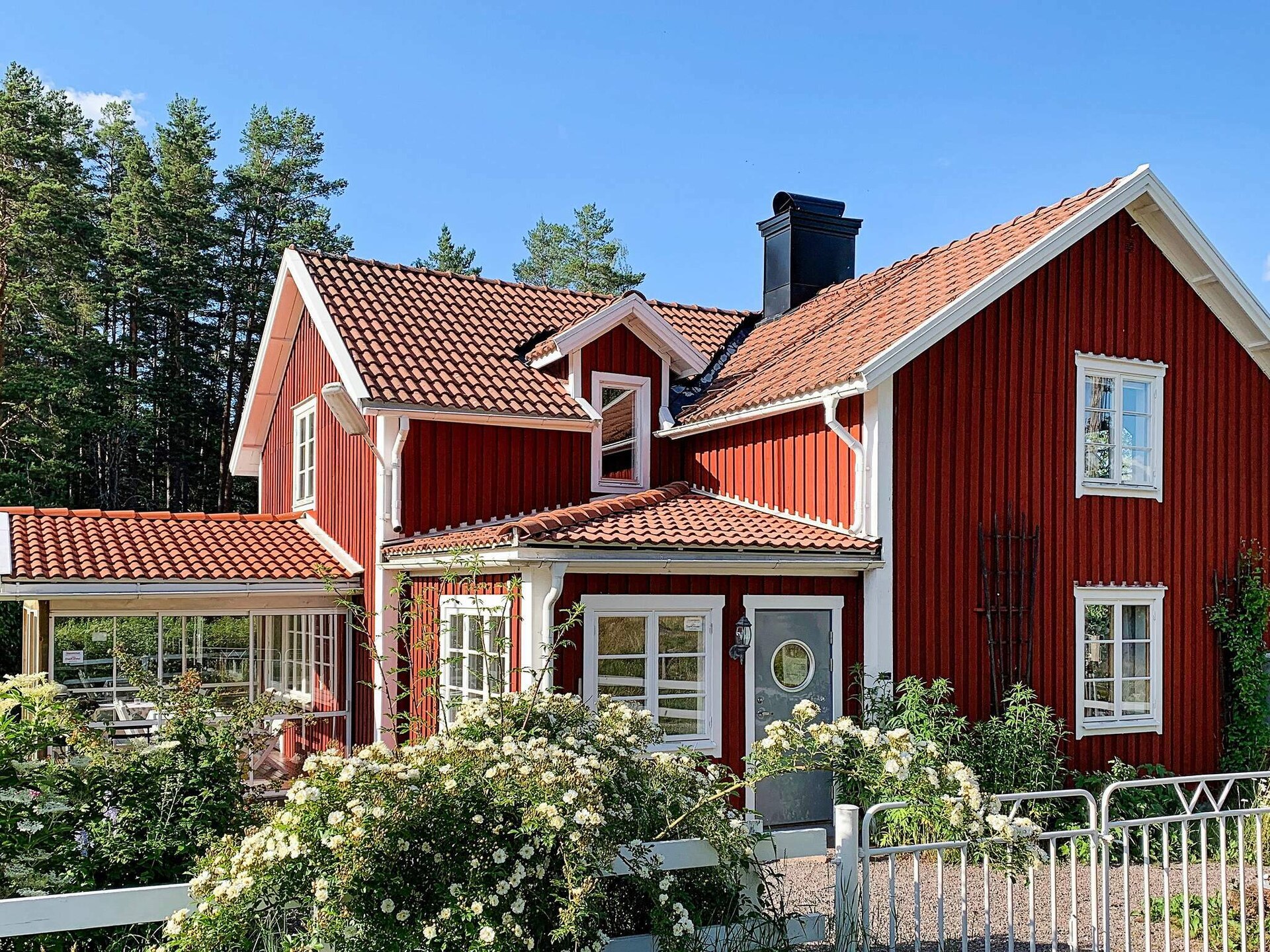 Traditioneel Zweedse woning met veranda en houtkachel nabij Västervik - foto 1