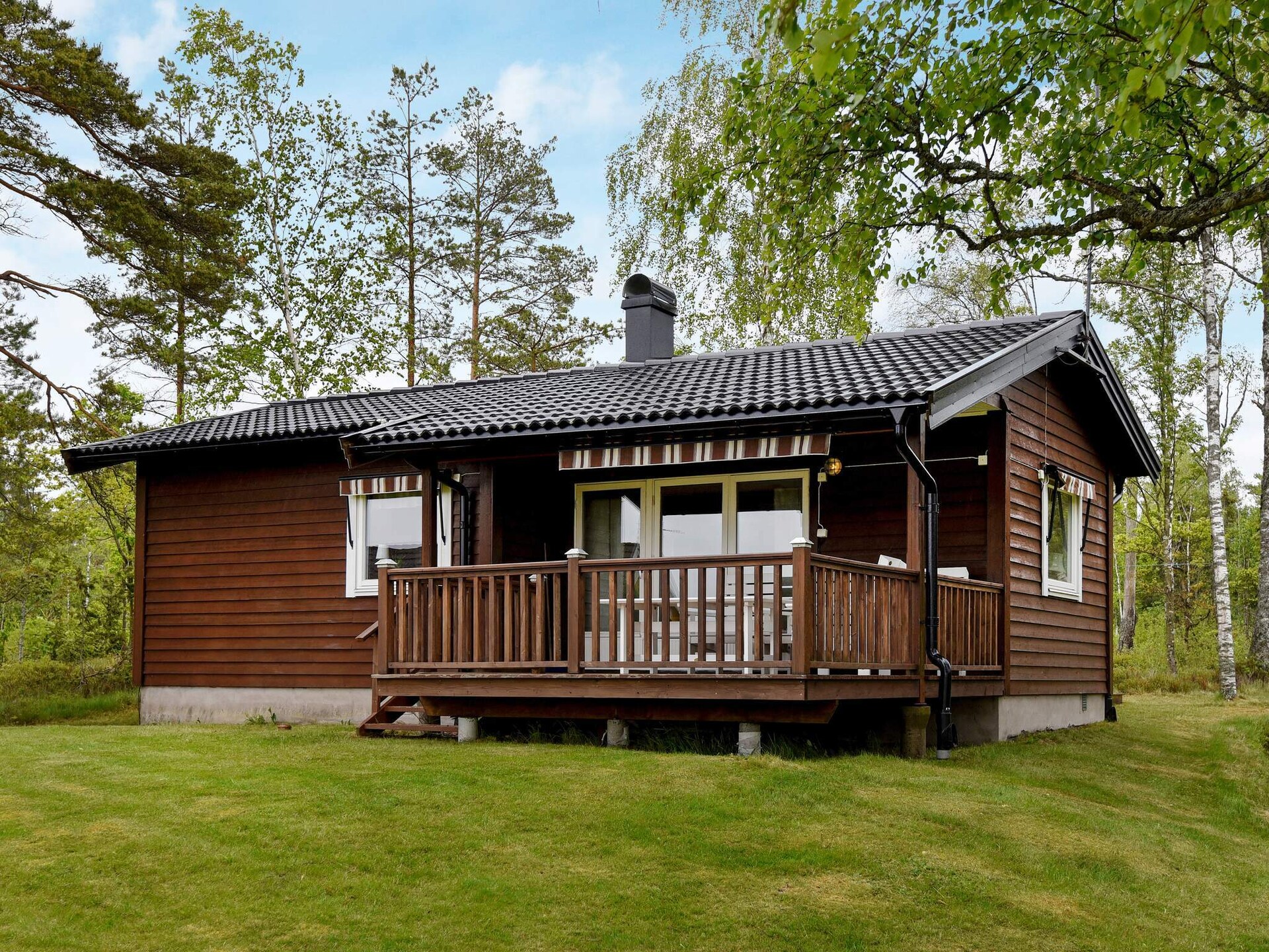 Knus vakantiehuis aan het meer met uitzicht en eigen roeiboot in Frändefors - foto 4