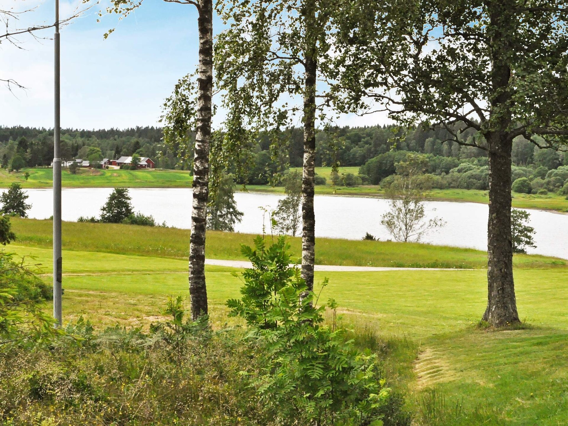 Knus vakantiehuis aan het meer met uitzicht en eigen roeiboot in Frändefors - foto 10