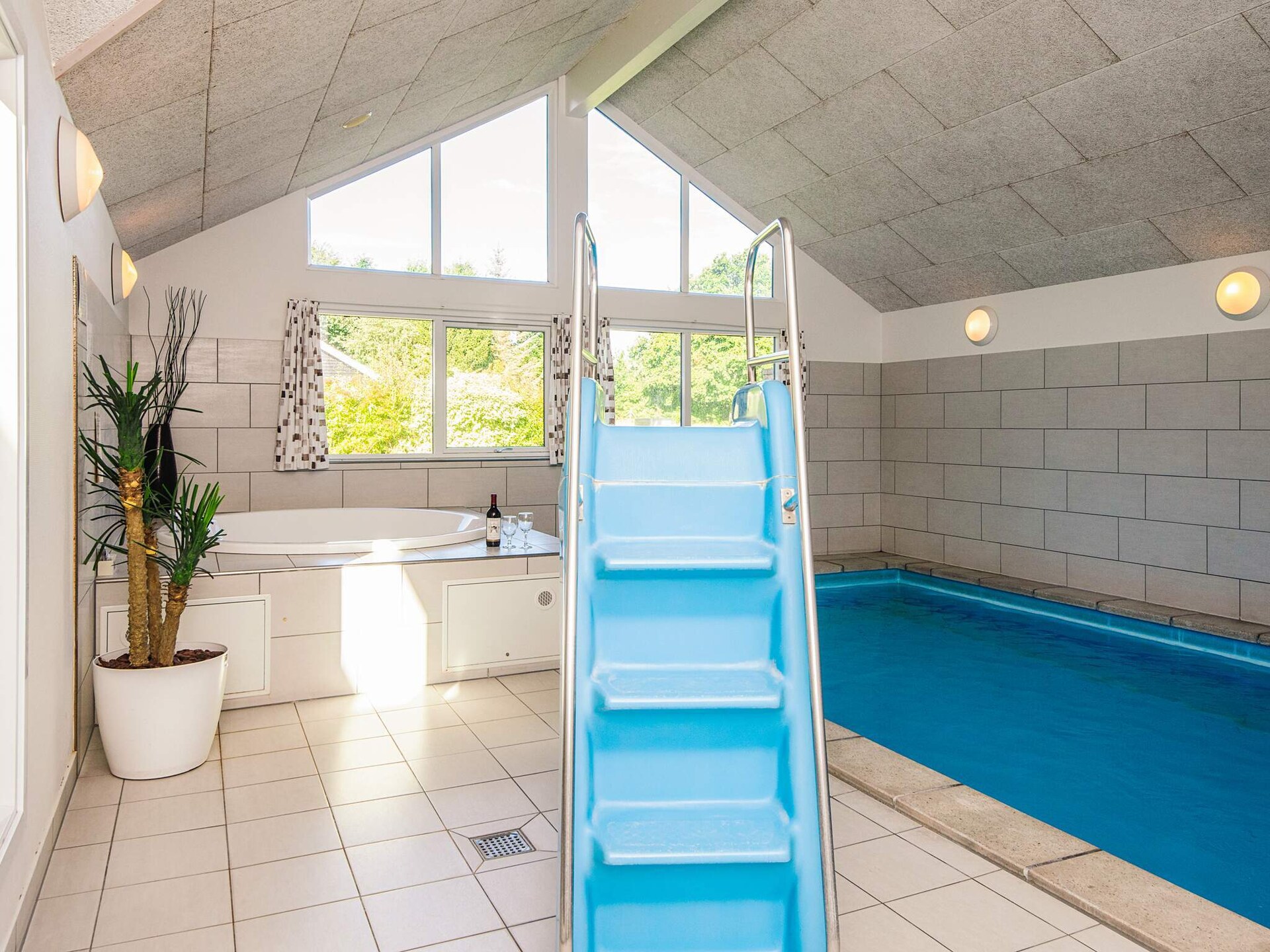 Groots vakantiehuis met zwembad, sauna & activiteiten op 800m van zee - foto 15