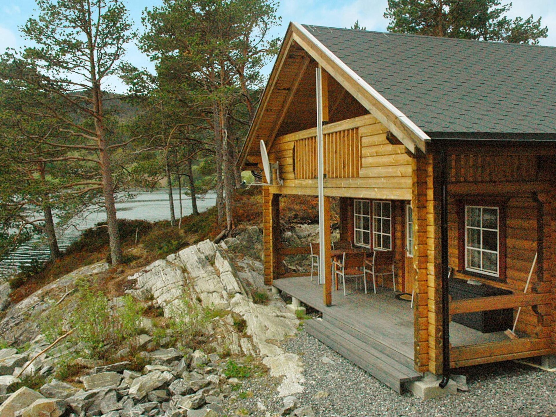 Zuidgerichte vakantiewoning aan de Skålvikfjord met fjordzicht en boothuur - foto 2