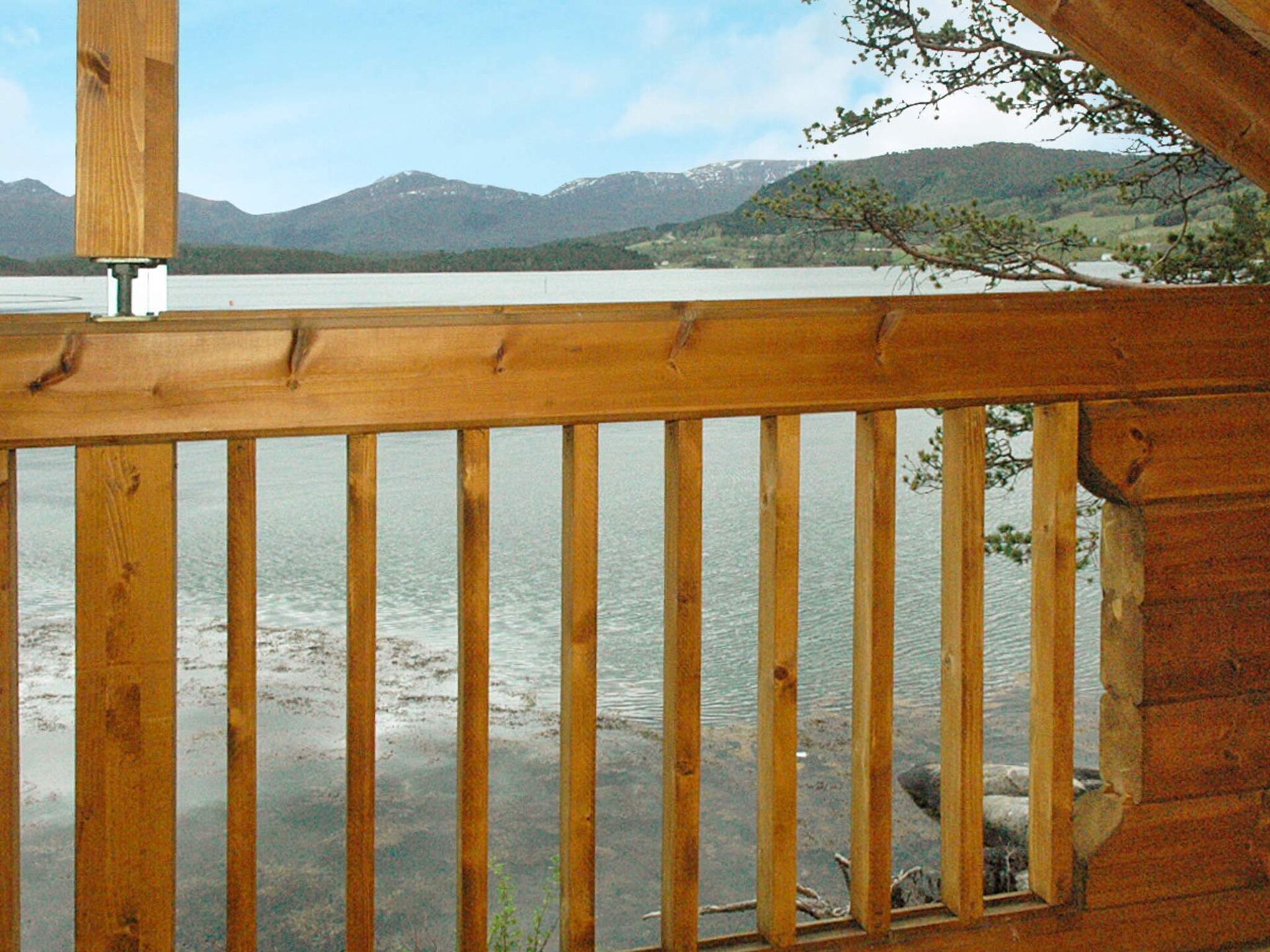 Zuidgerichte vakantiewoning aan de Skålvikfjord met fjordzicht en boothuur - foto 6
