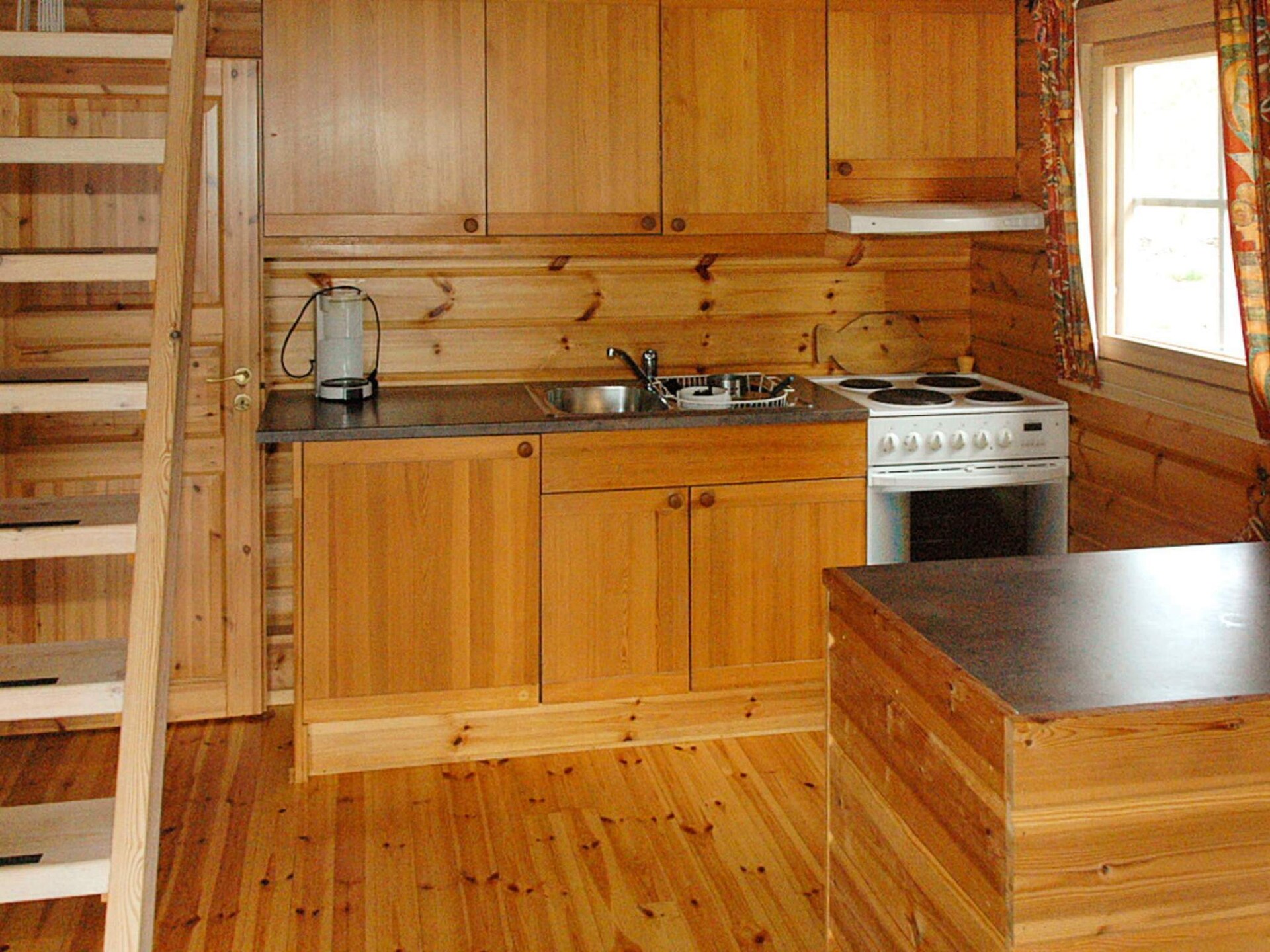Zuidgerichte vakantiewoning aan de Skålvikfjord met fjordzicht en boothuur - foto 11