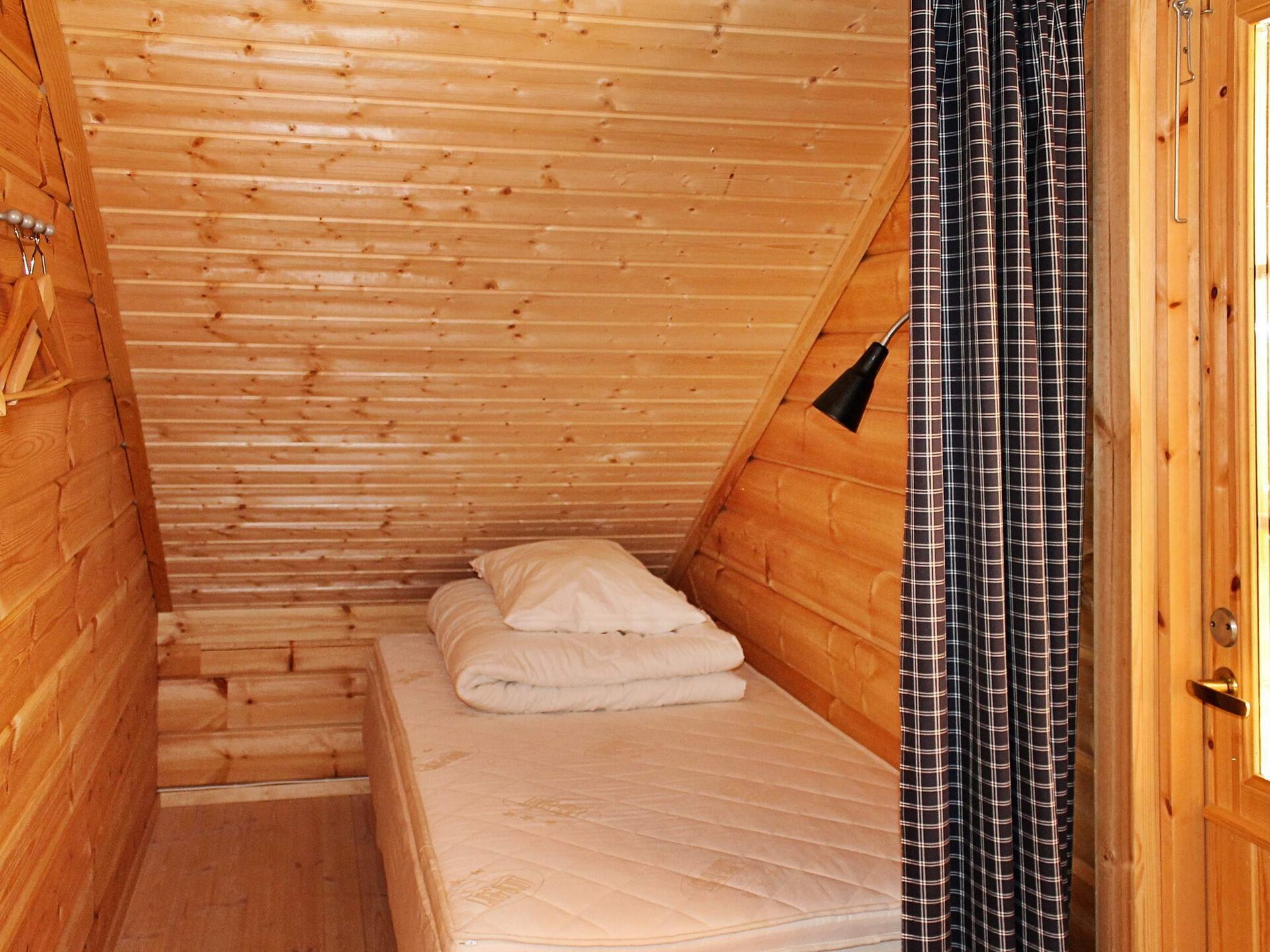 Zuidgerichte vakantiewoning aan de Skålvikfjord met fjordzicht en boothuur - foto 17