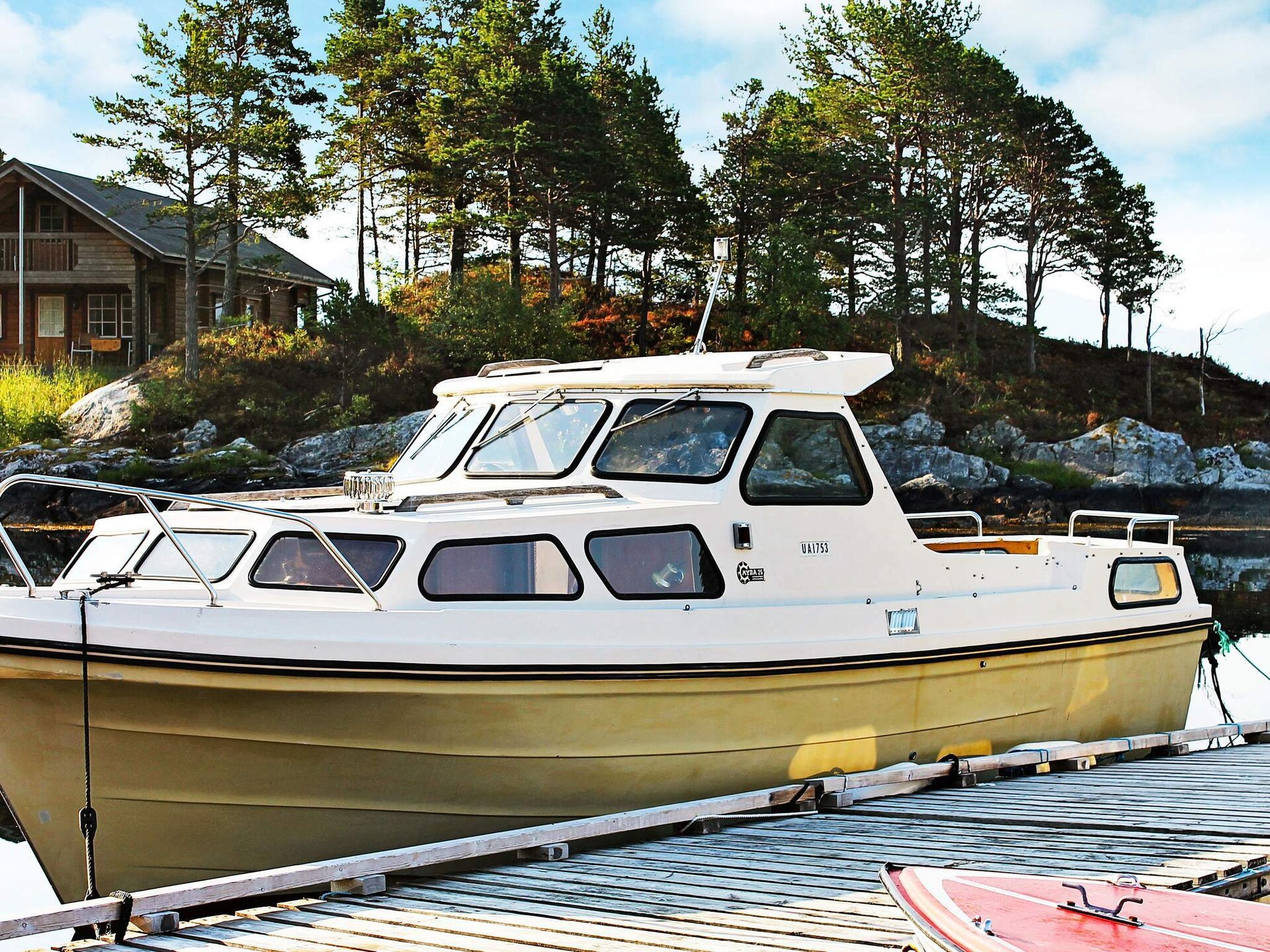 Zuidgerichte vakantiewoning aan de Skålvikfjord met fjordzicht en boothuur - foto 34