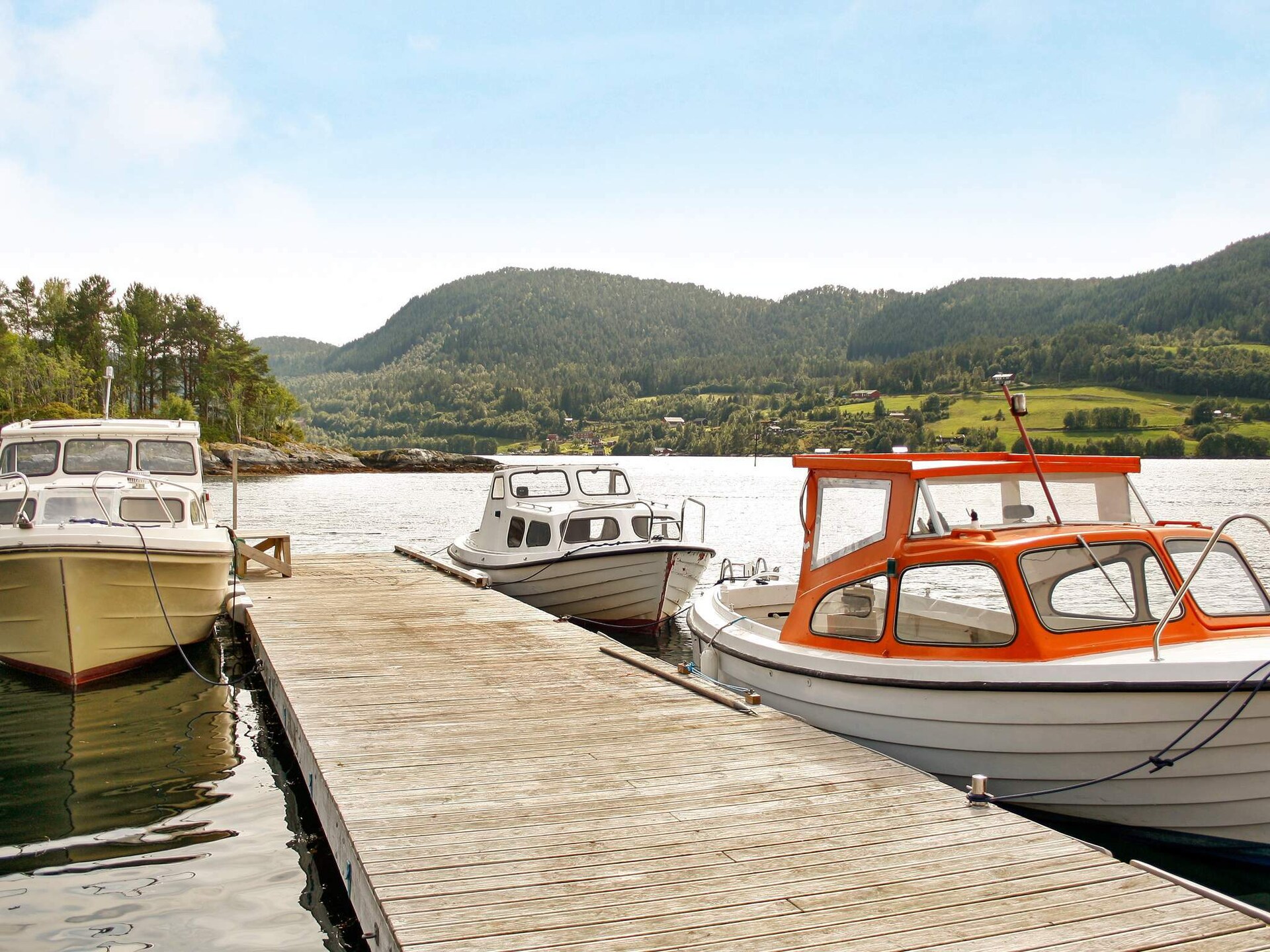 Zuidgerichte vakantiewoning aan de Skålvikfjord met fjordzicht en boothuur - foto 36