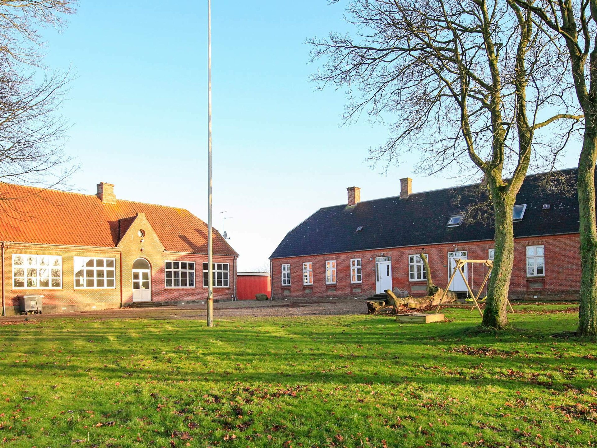 Voormalige school Åsted: Groepsverblijf voor 26 personen bij de Limfjord - foto 1