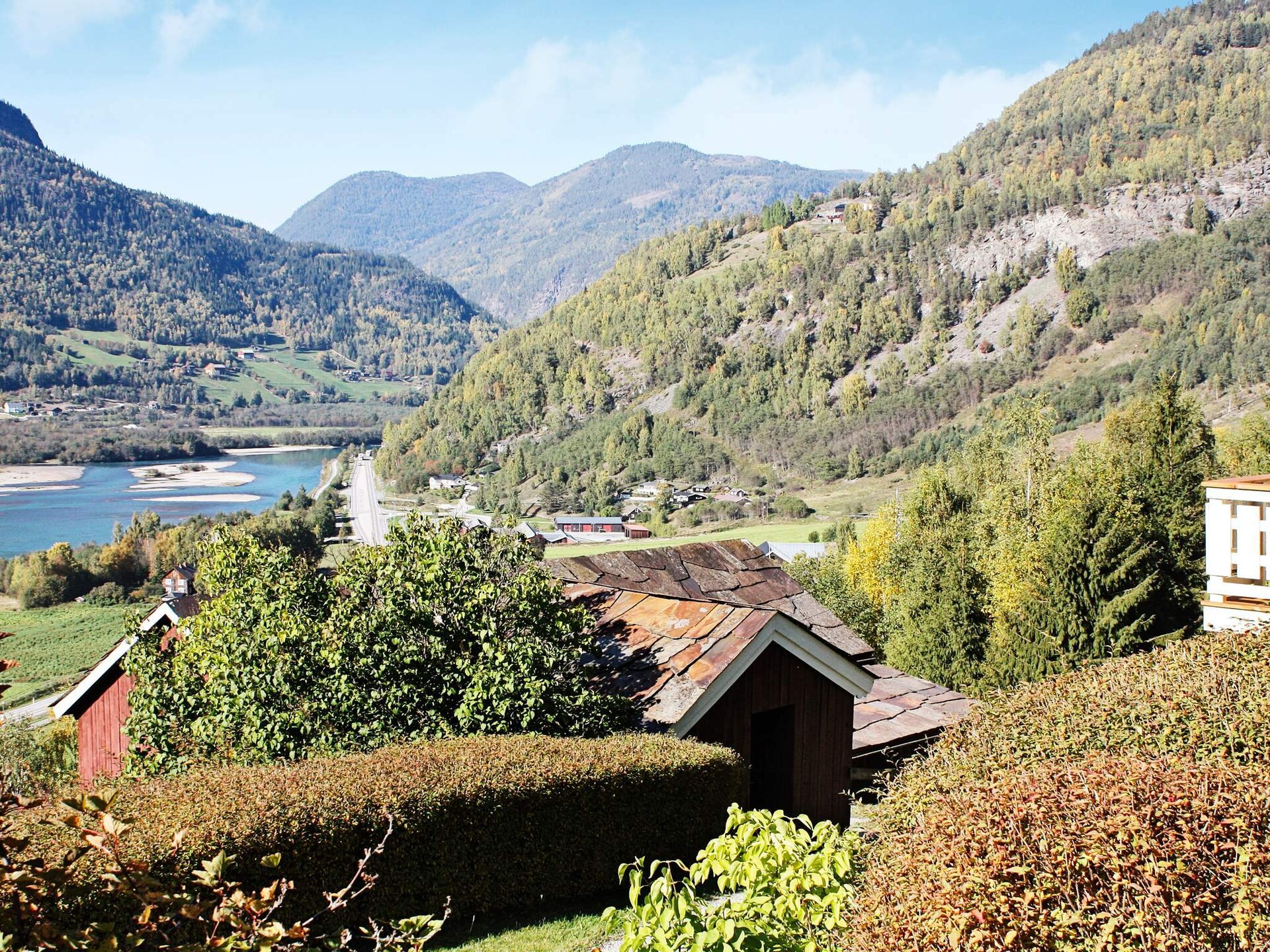 Vrijstaand vakantiehuis met panoramisch uitzicht over het dal bij Otta - foto 3