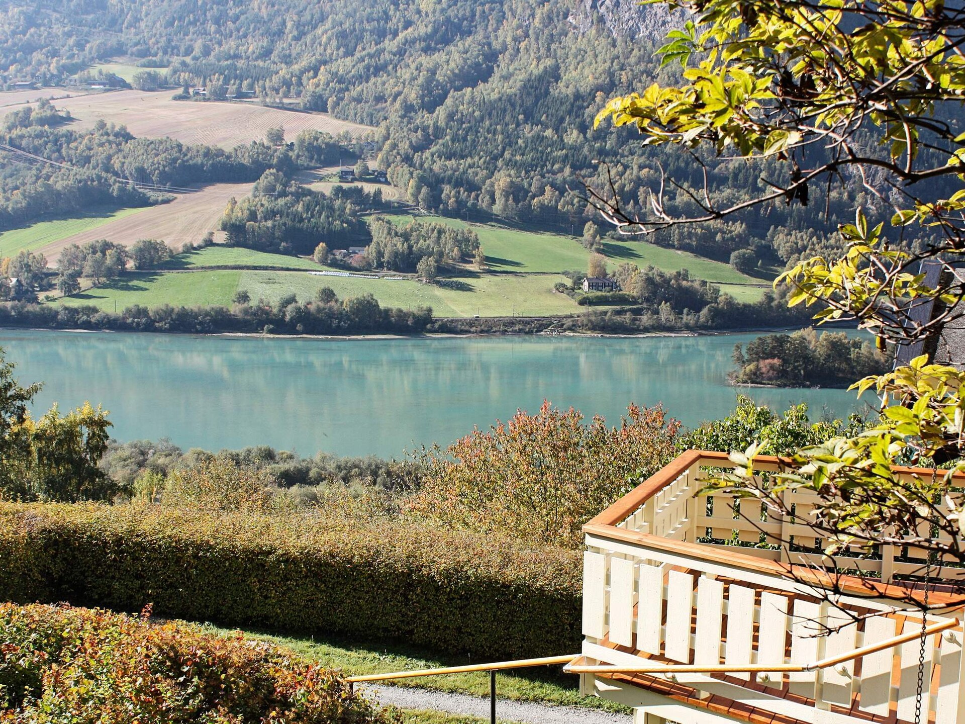 Vrijstaand vakantiehuis met panoramisch uitzicht over het dal bij Otta - foto 4