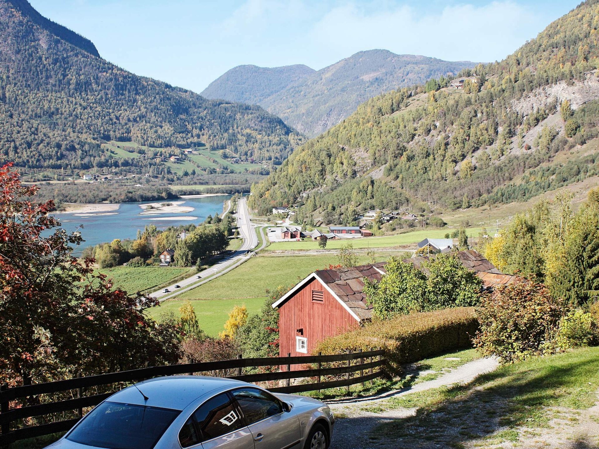 Vrijstaand vakantiehuis met panoramisch uitzicht over het dal bij Otta - foto 5