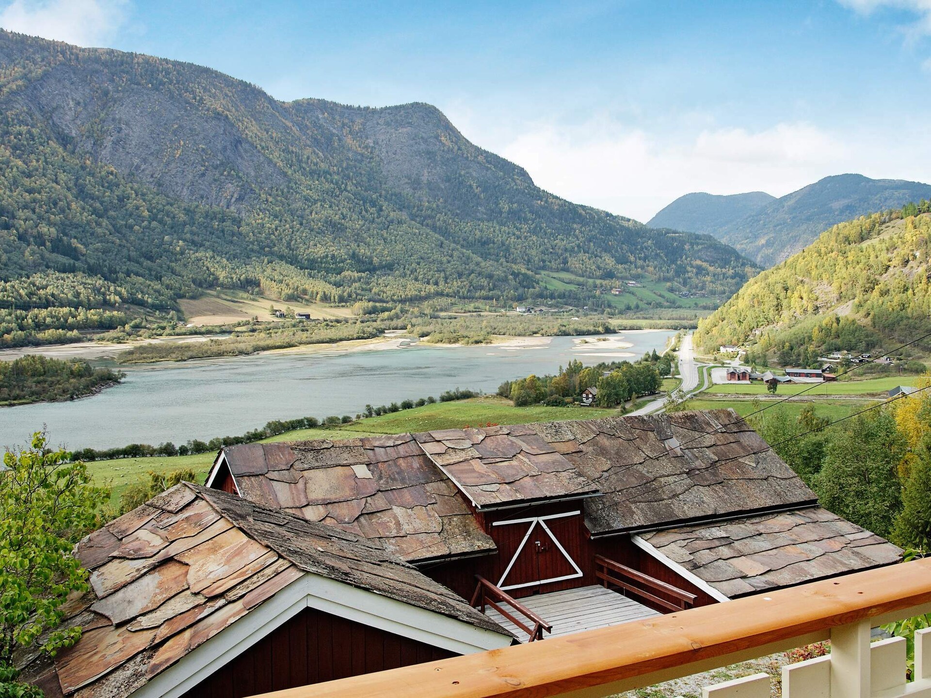 Vrijstaand vakantiehuis met panoramisch uitzicht over het dal bij Otta - foto 6