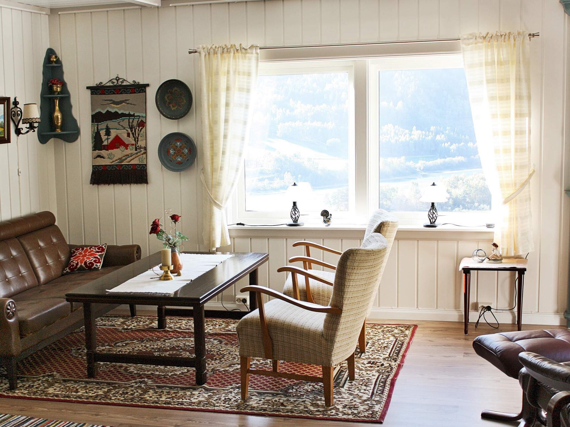 Vrijstaand vakantiehuis met panoramisch uitzicht over het dal bij Otta - foto 8