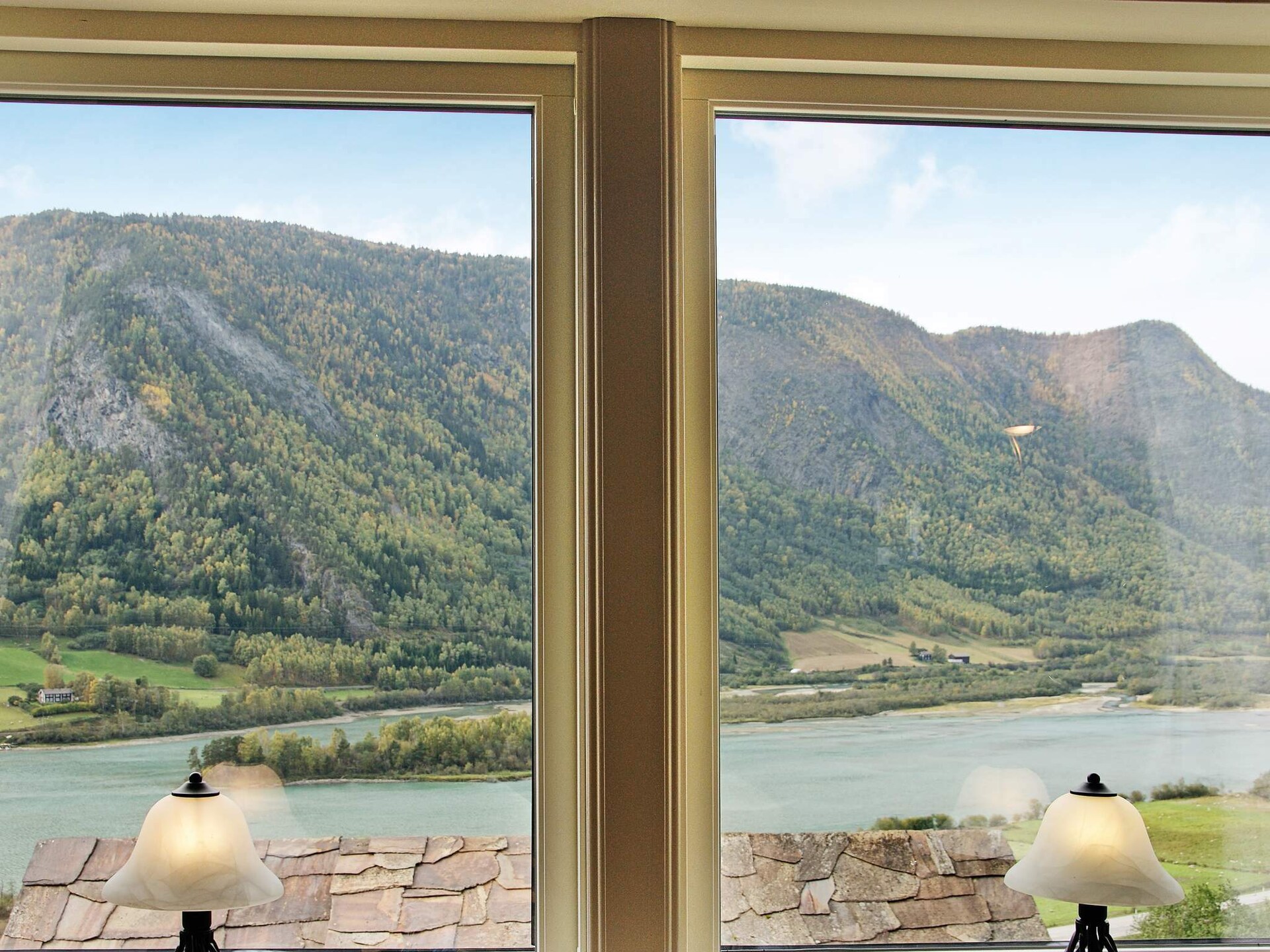 Vrijstaand vakantiehuis met panoramisch uitzicht over het dal bij Otta - foto 11