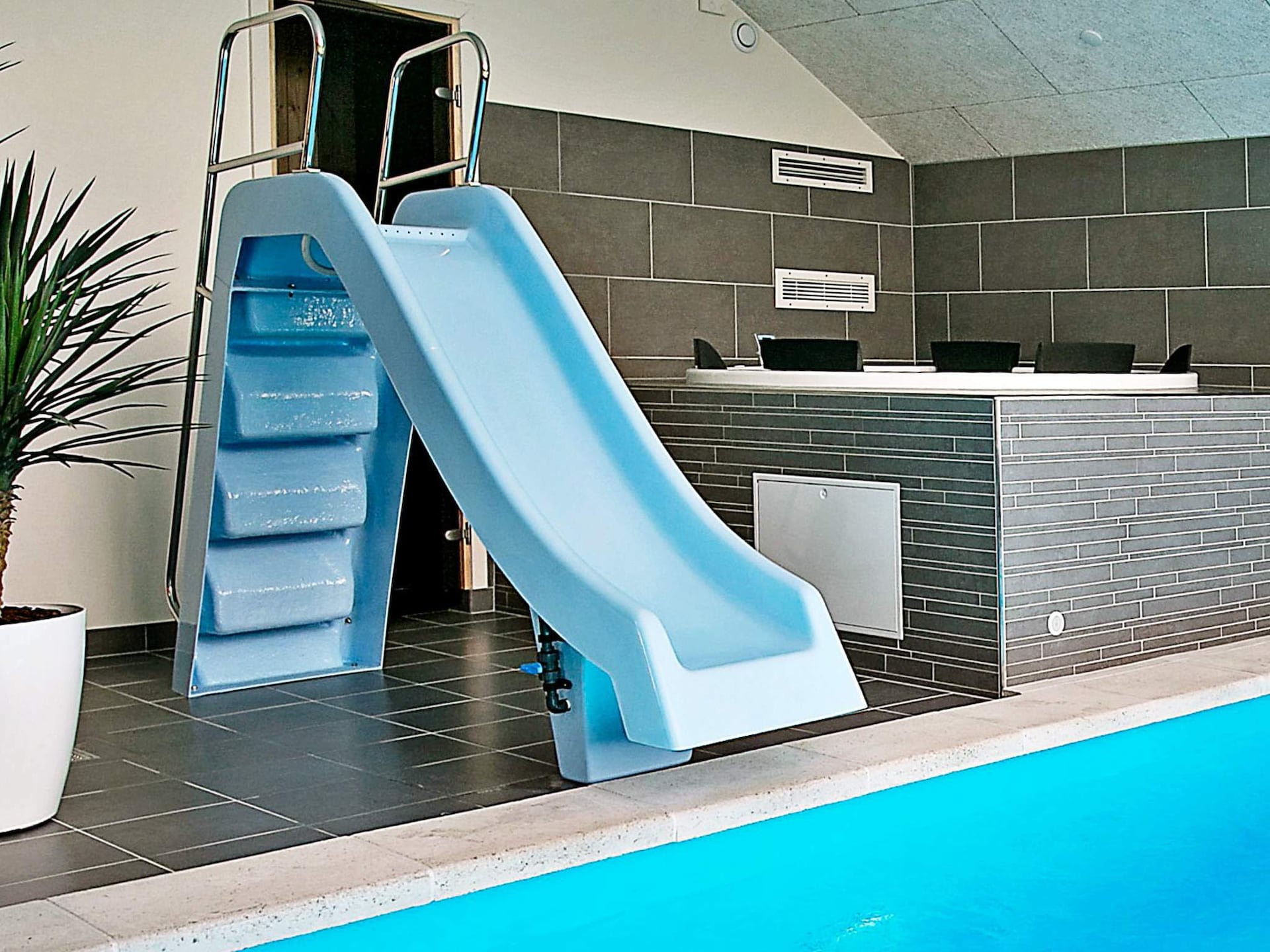 Op 600 m van zee: ruim wellnessvakantiehuis in Stege voor 14 personen - foto 17