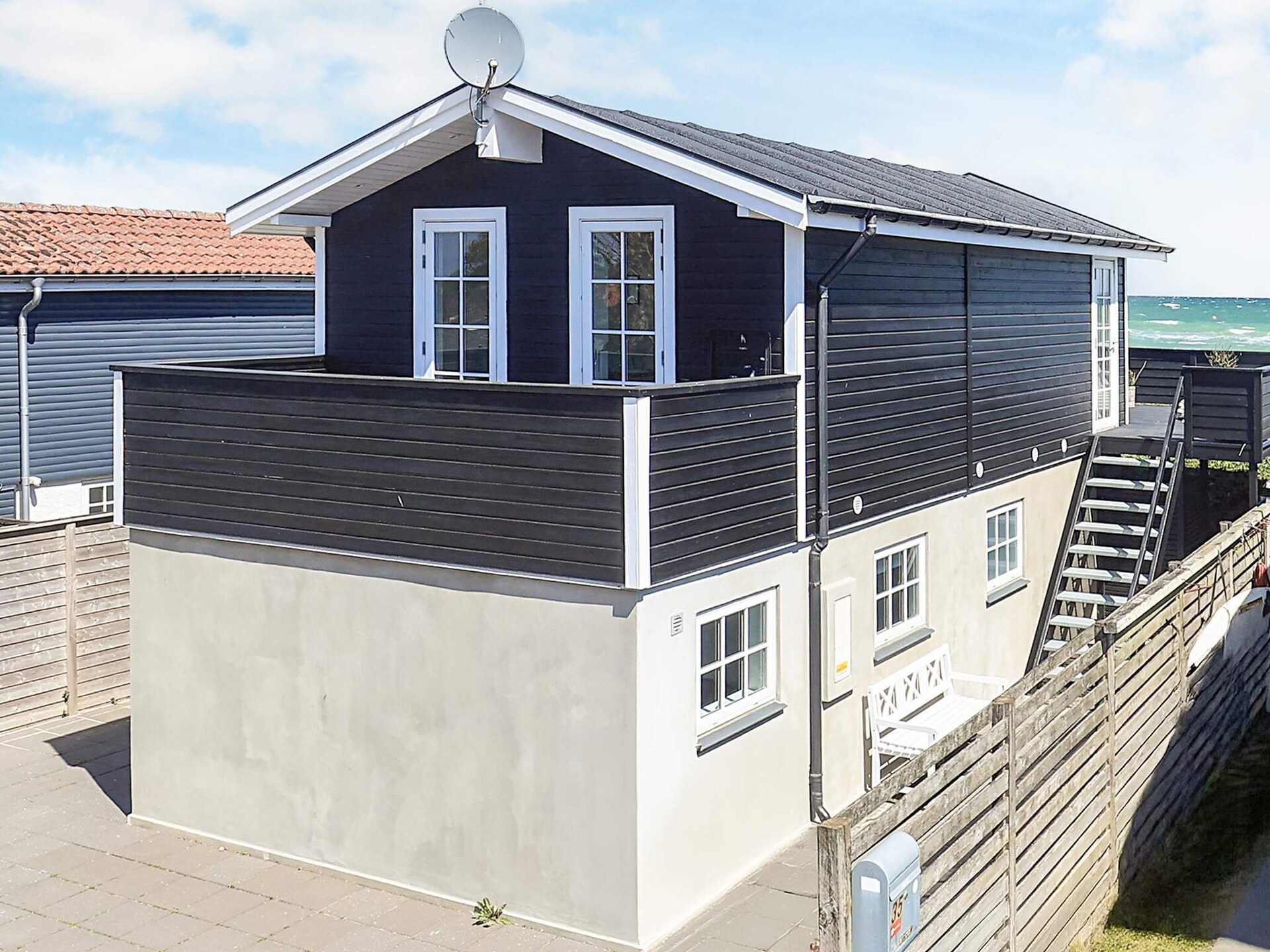 Vrijstaand vakantiehuis direct aan het strand van Hasmark met panoramisch waterzicht - foto 2