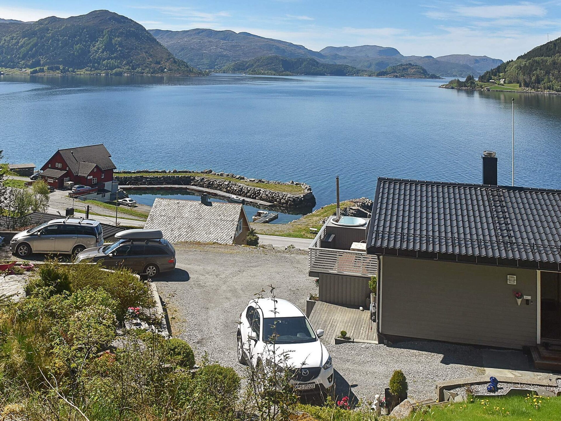 Vakantiehuis met panoramisch uitzicht, houtgestookte hot tub en bootverhuur nabij Selje - foto 2