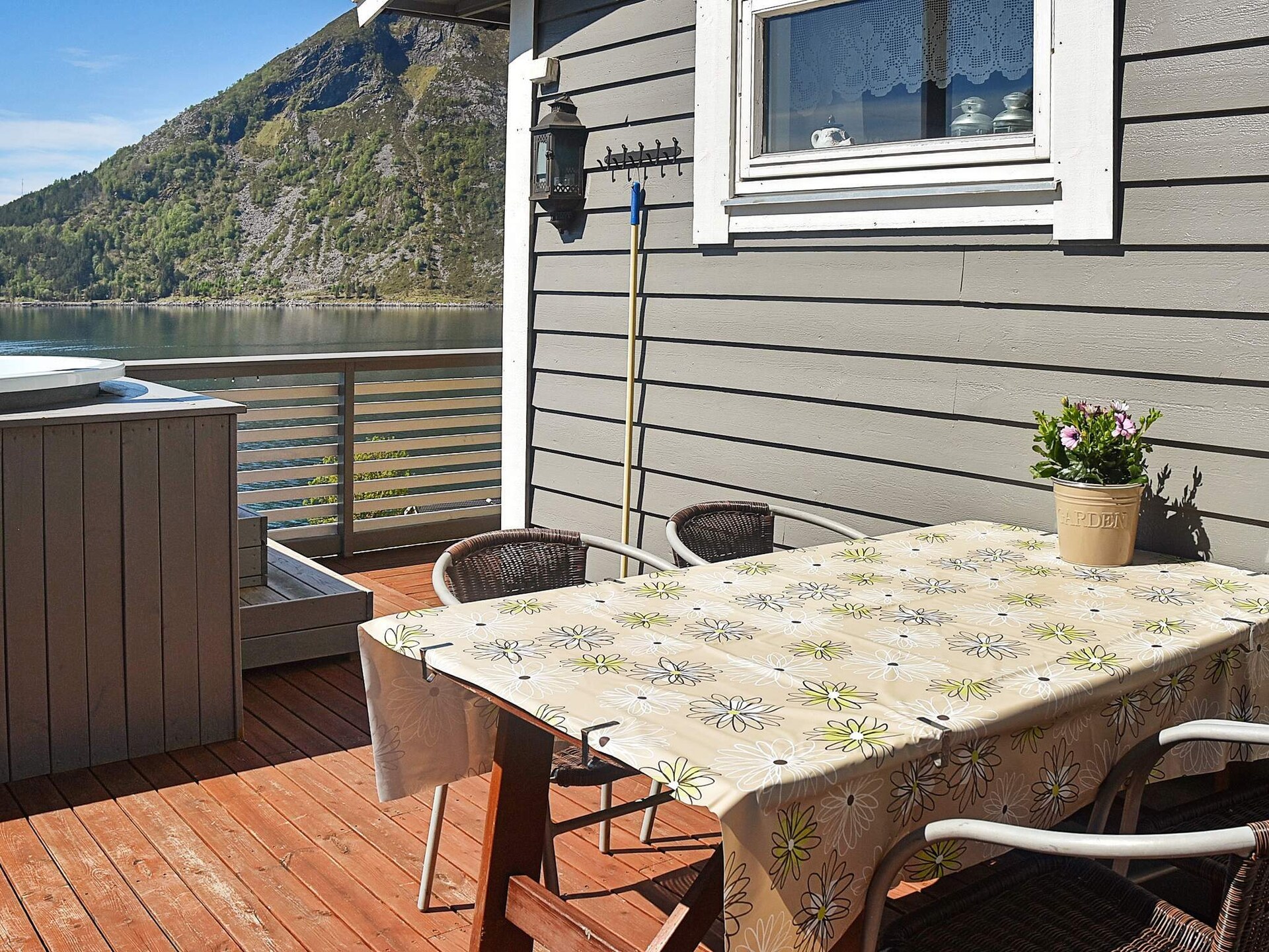 Vakantiehuis met panoramisch uitzicht, houtgestookte hot tub en bootverhuur nabij Selje - foto 6