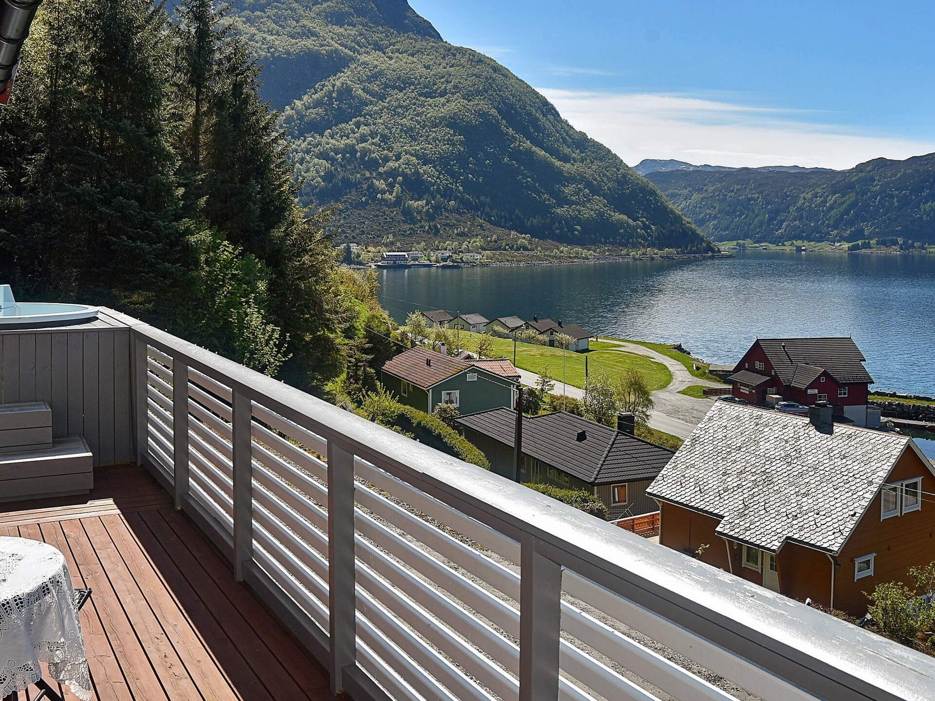 Vakantiehuis met panoramisch uitzicht, houtgestookte hot tub en bootverhuur nabij Selje - foto 8