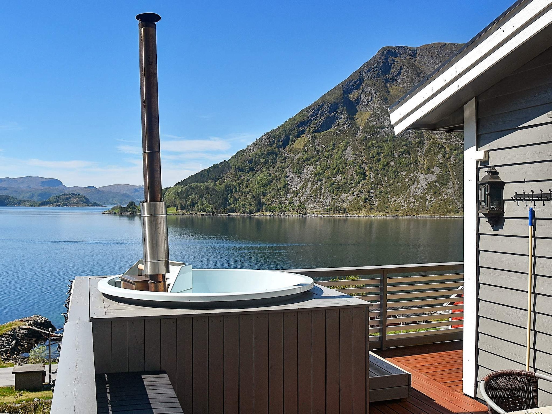 Vakantiehuis met panoramisch uitzicht, houtgestookte hot tub en bootverhuur nabij Selje - foto 10