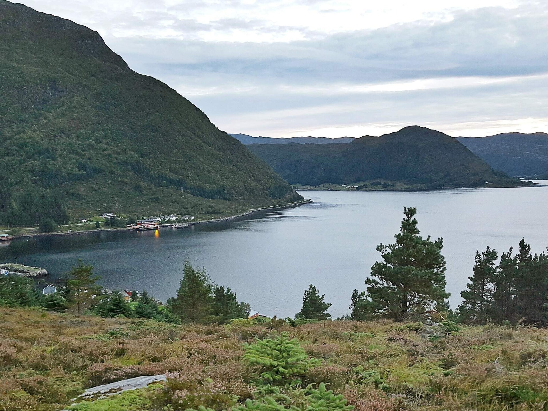 Vakantiehuis met panoramisch uitzicht, houtgestookte hot tub en bootverhuur nabij Selje - foto 24