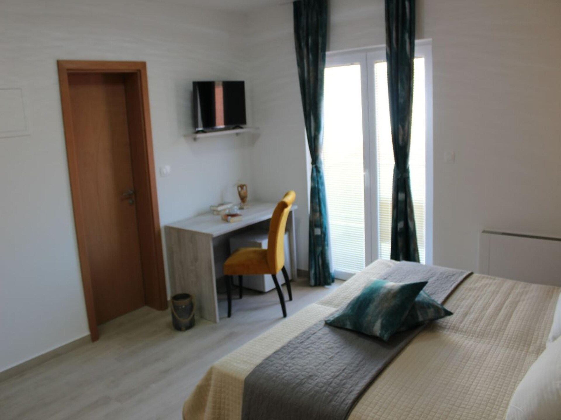 Suite 202 aan de haven van Stara Novalja met privéstrand en ontbijt - foto 13